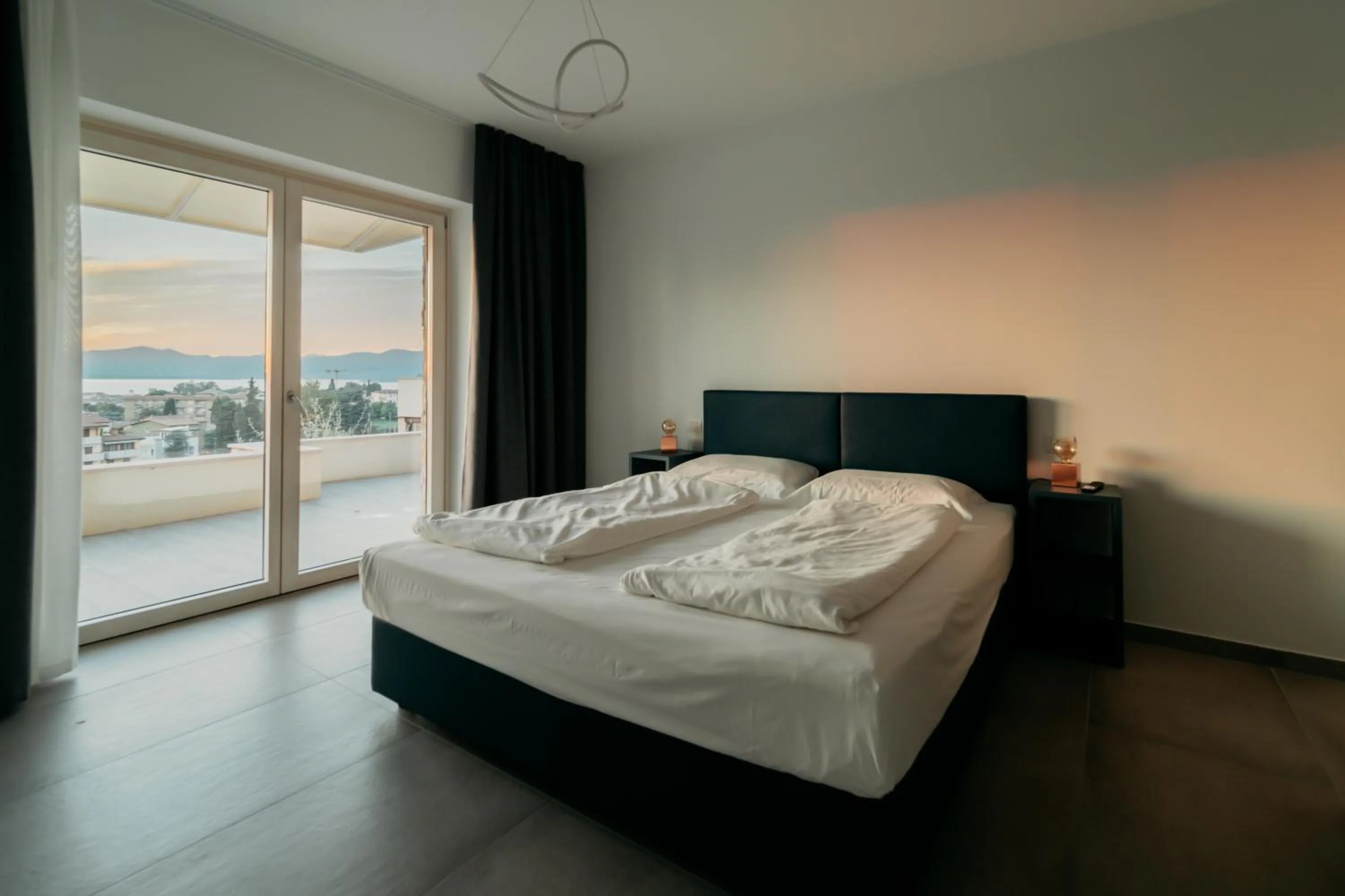 Bed in Apartments Monsurei, Lake view