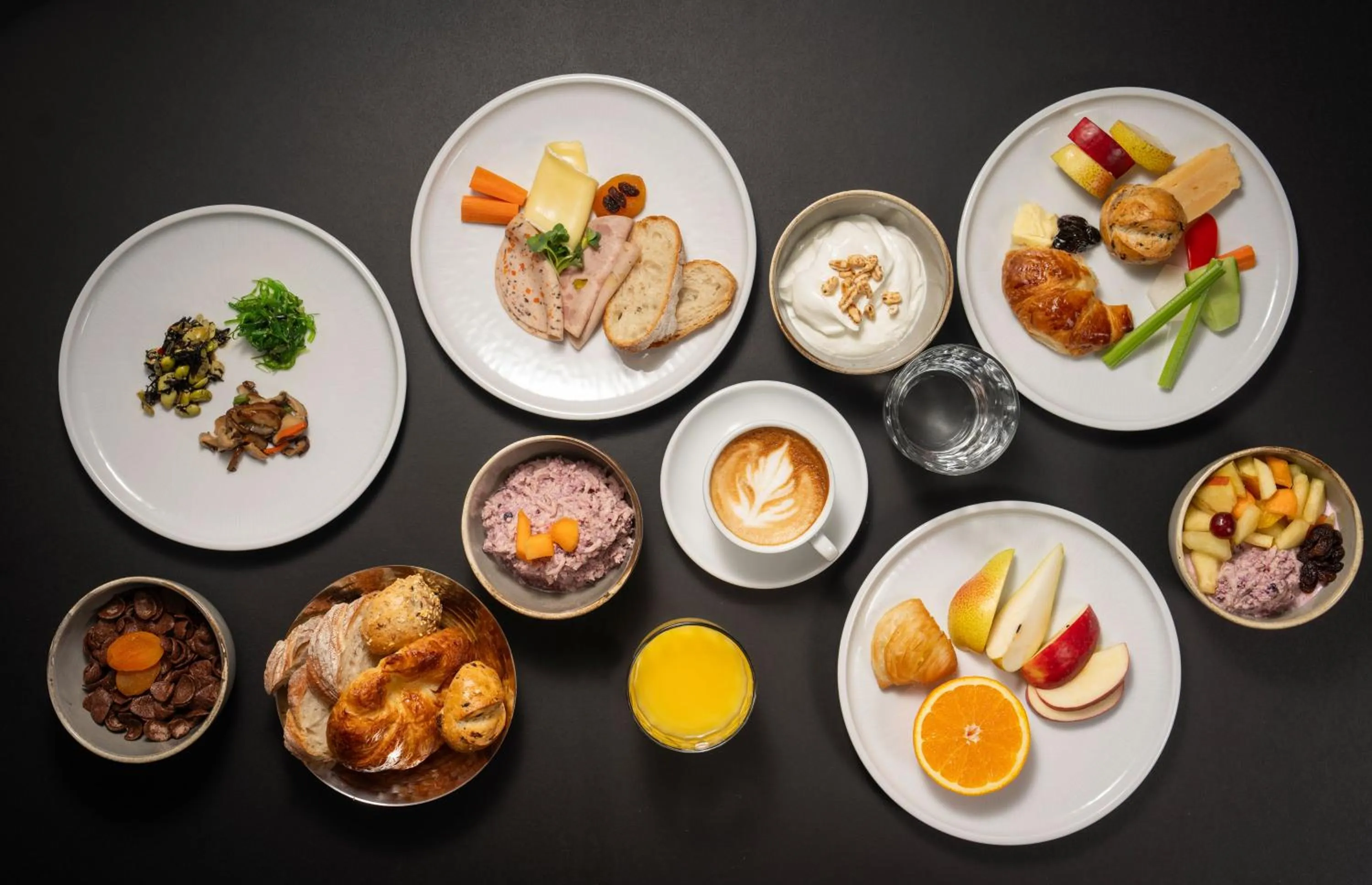 Restaurant/places to eat in Tailormade Hotel LEO St Gallen