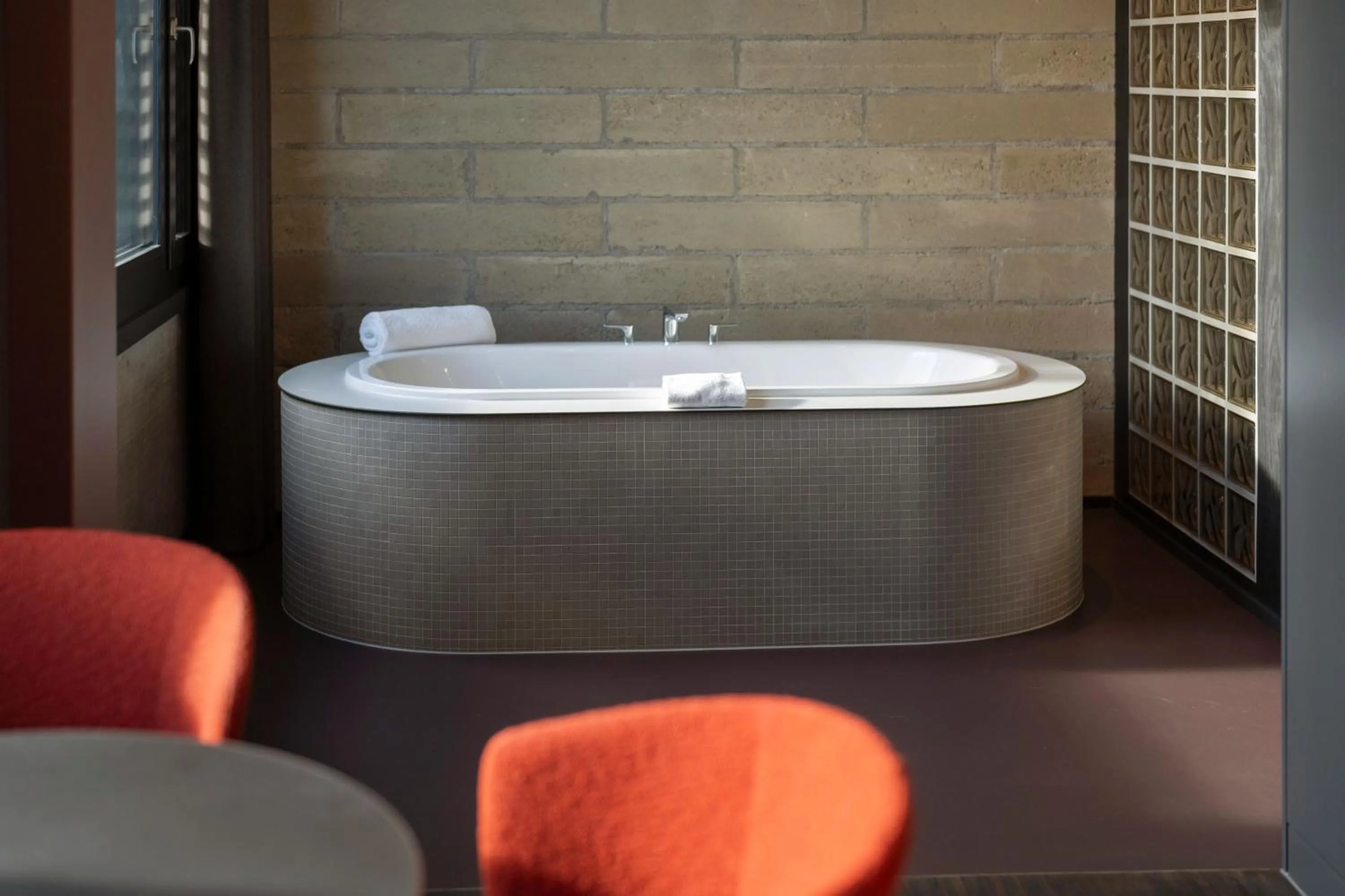 Bath in Tailormade Hotel LEO St Gallen