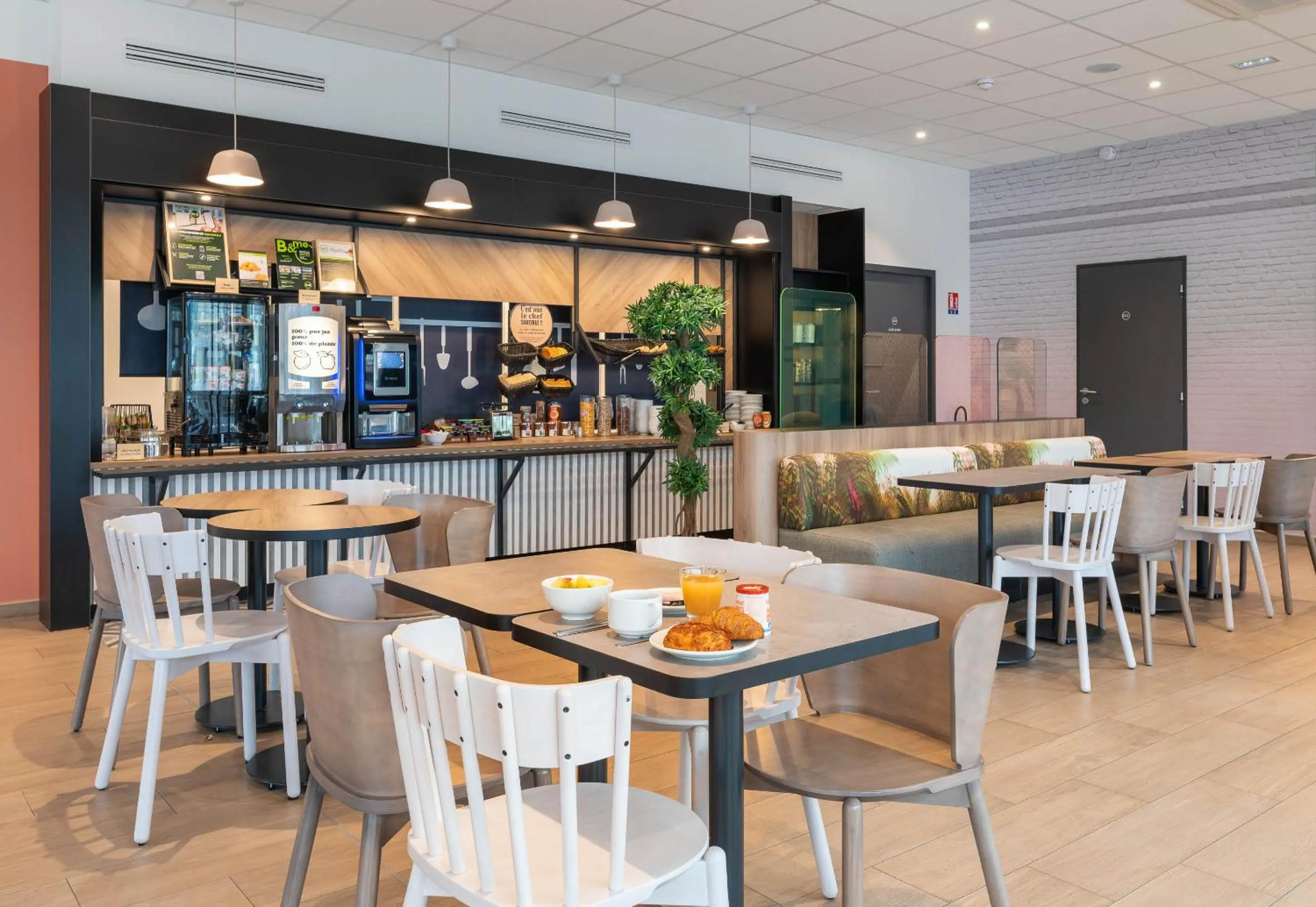 Restaurant/places to eat in B&B HOTEL Bourg-en-Bresse Viriat