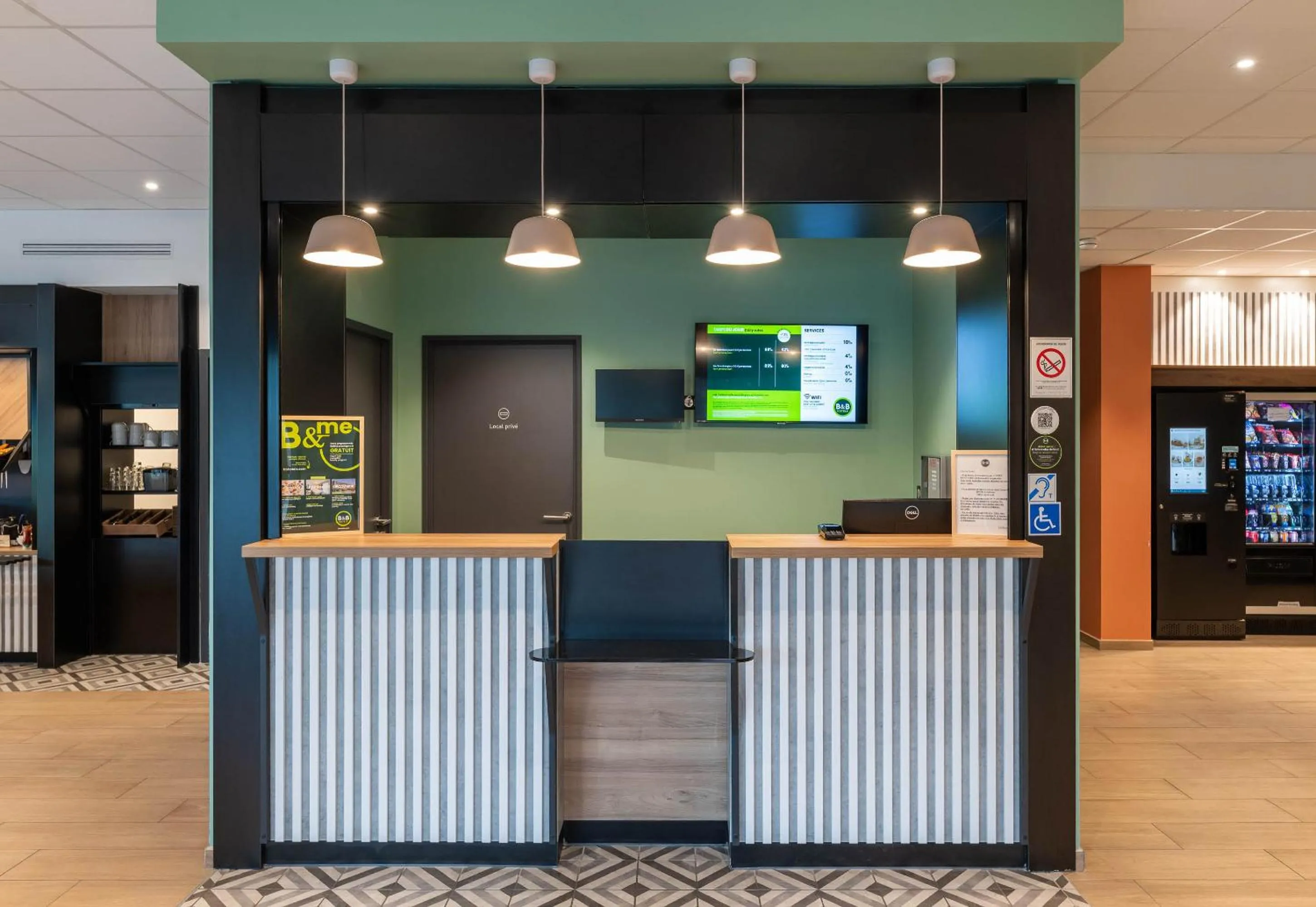 Lobby or reception in B&B HOTEL Bourg-en-Bresse Viriat