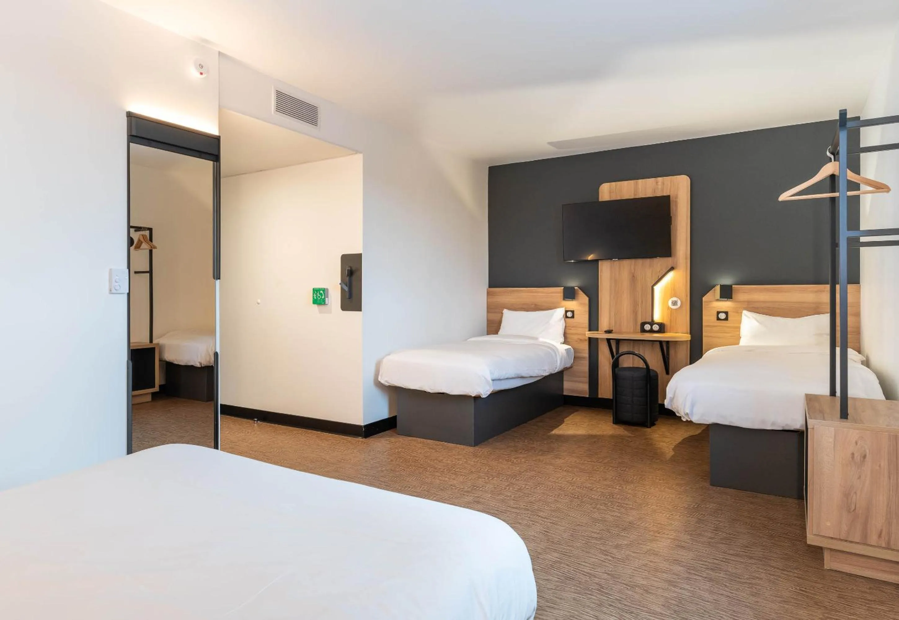 Bedroom, Bed in B&B HOTEL Bourg-en-Bresse Viriat