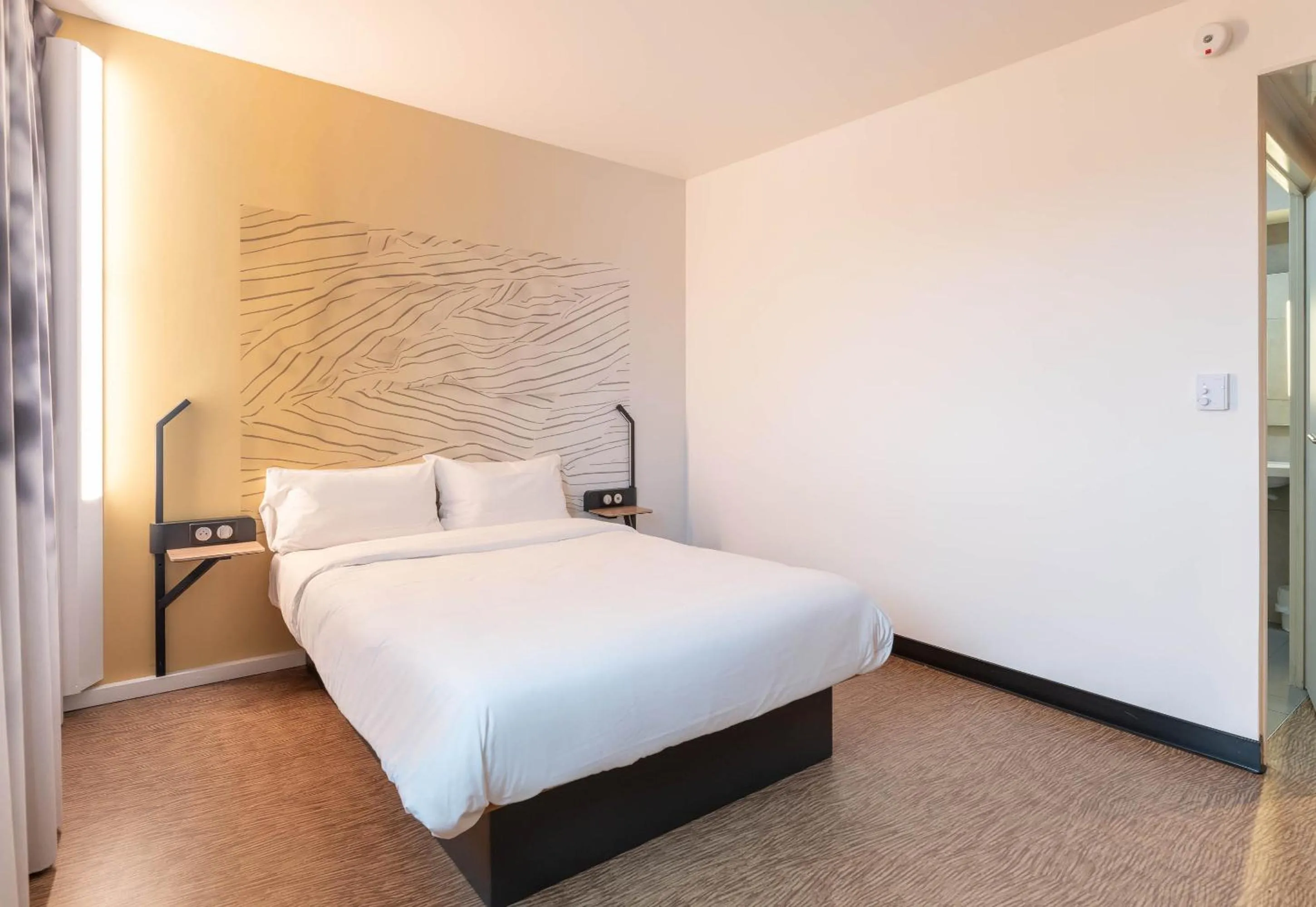 Bedroom, Bed in B&B HOTEL Bourg-en-Bresse Viriat