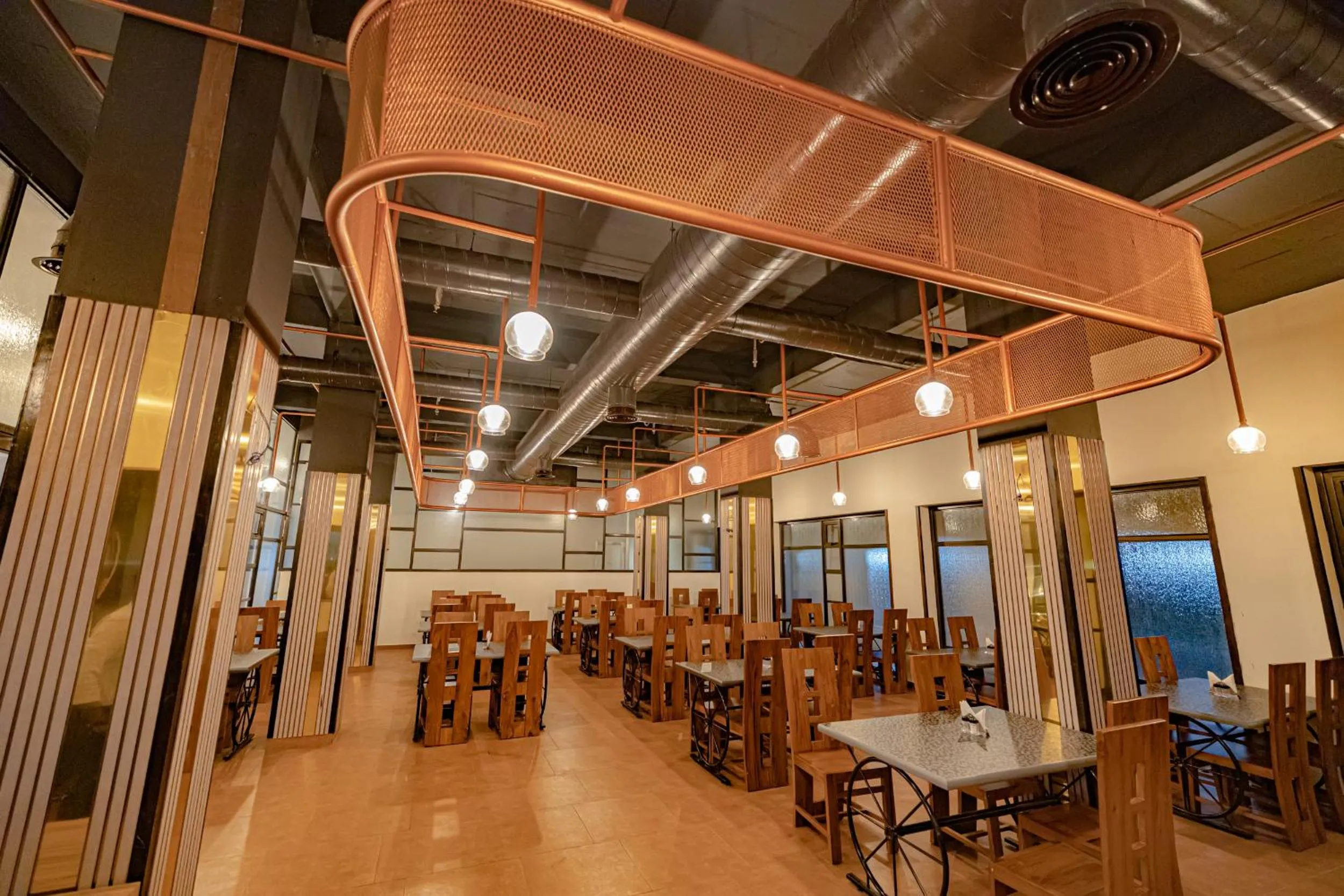 Restaurant/places to eat in Hotel SRM Grandeurs