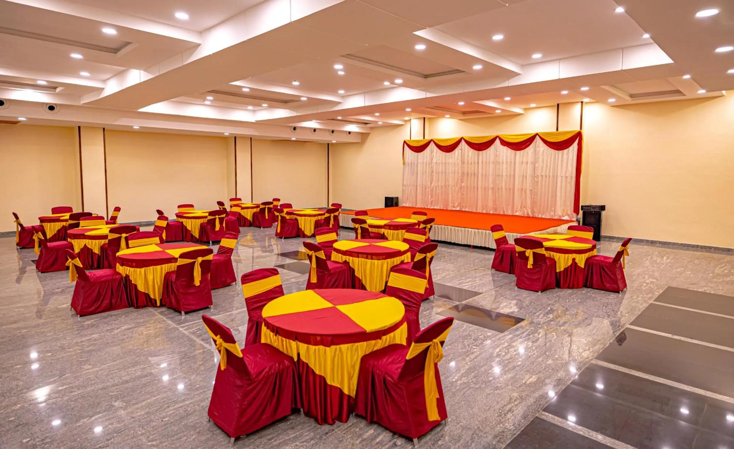 Banquet/Function facilities in Hotel SRM Grandeurs