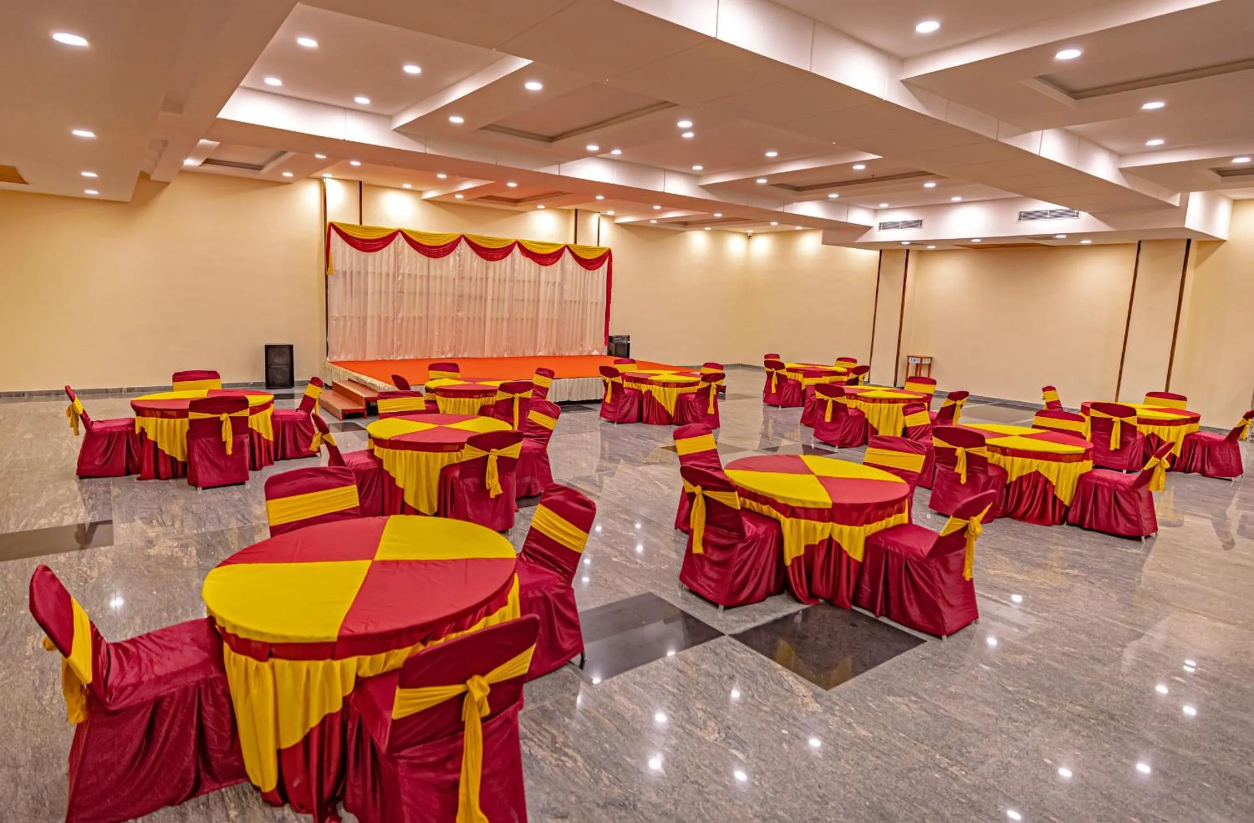 Banquet/Function facilities in Hotel SRM Grandeurs