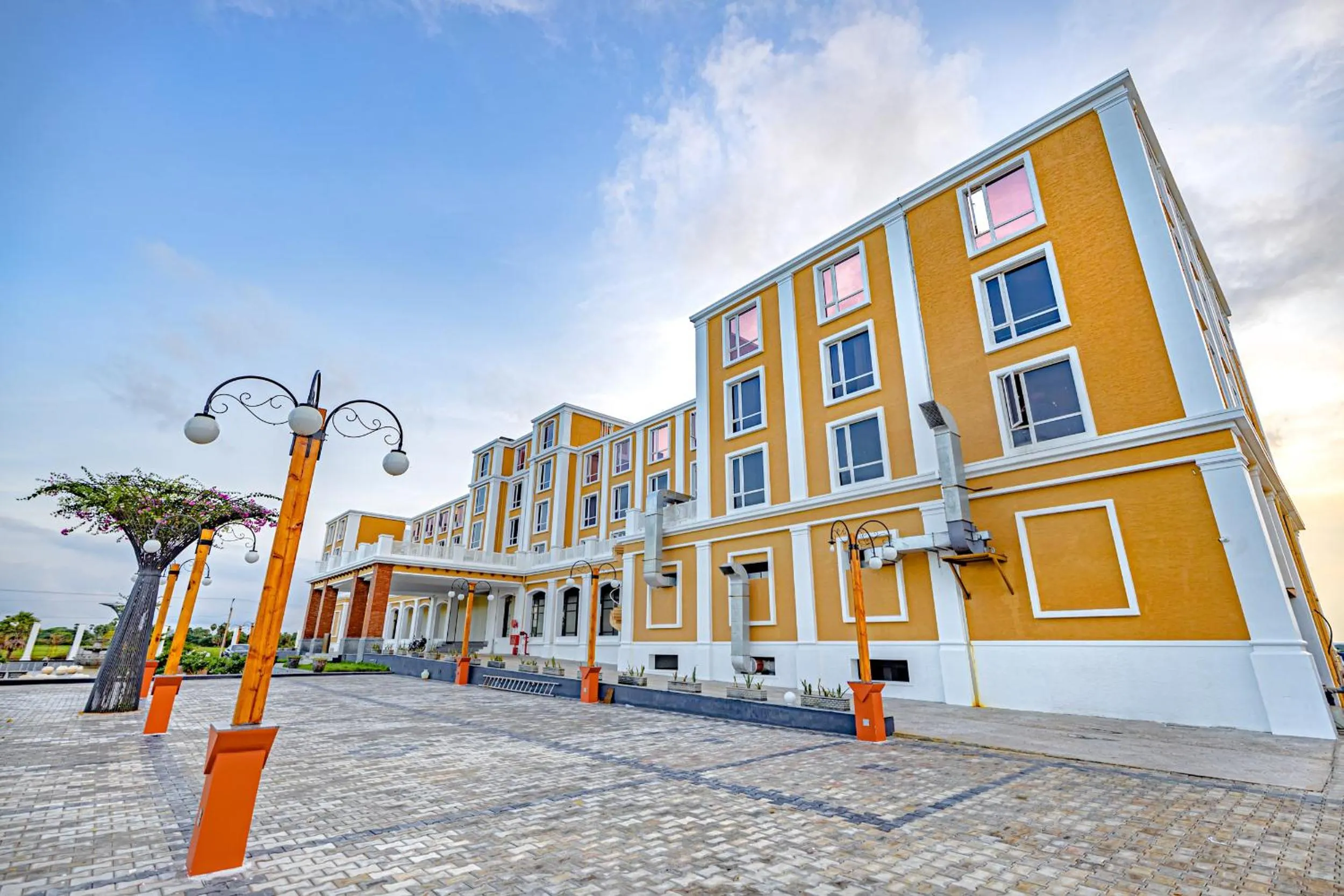 Property building in Hotel SRM Grandeurs