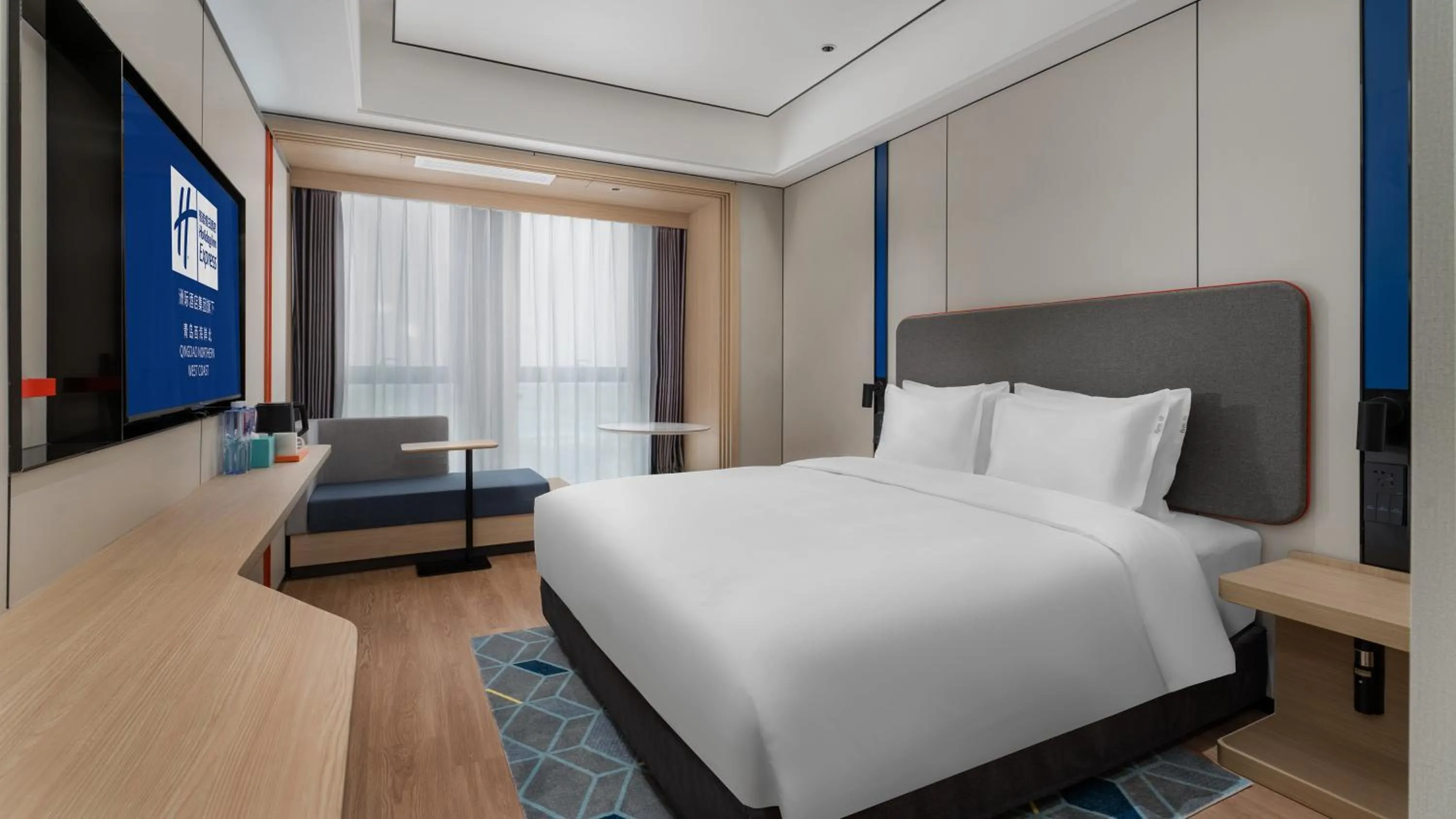 Photo of the whole room, Bed in Holiday Inn Express Qingdao Northern West Coast by IHG