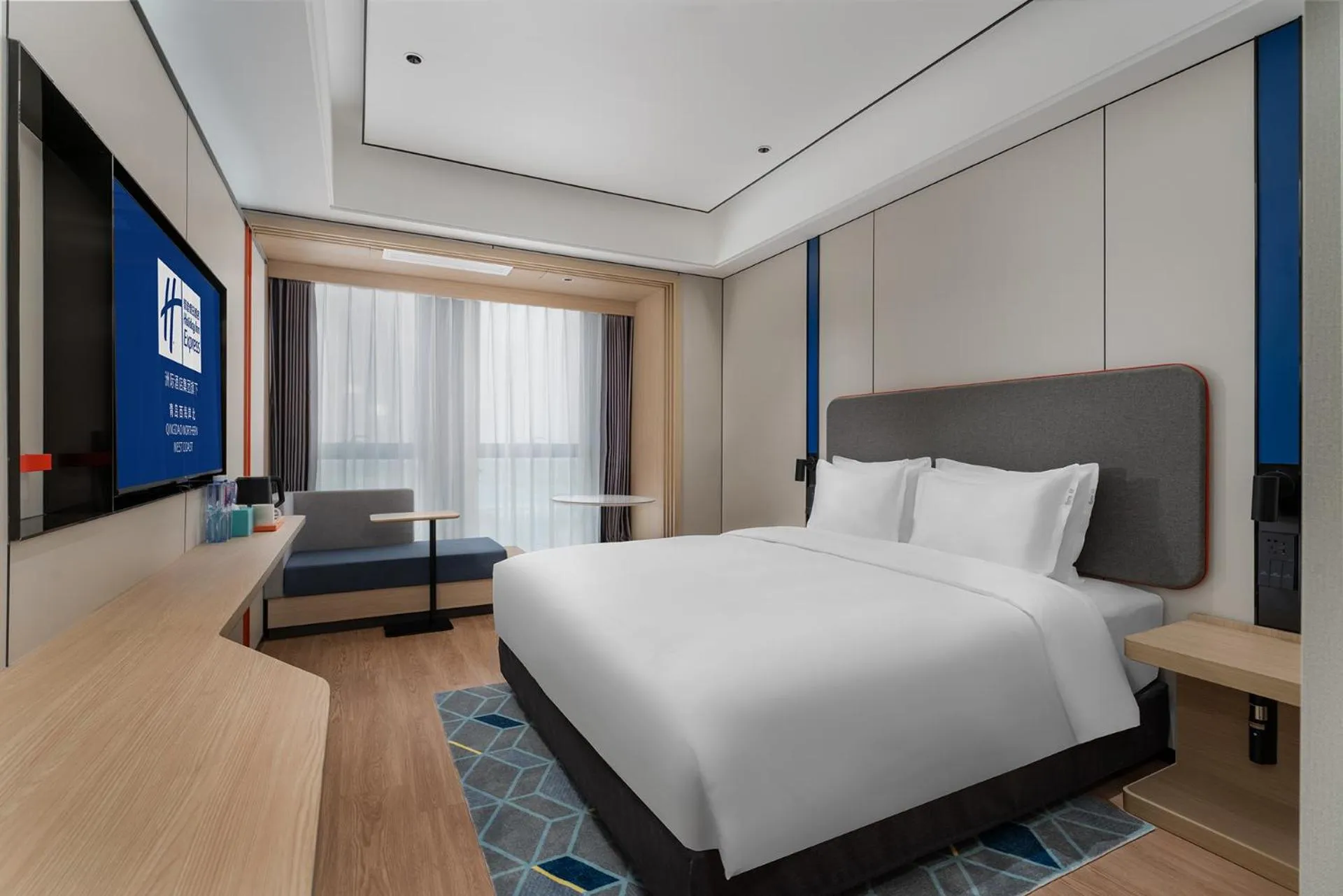 Bed in Holiday Inn Express Qingdao Northern West Coast by IHG