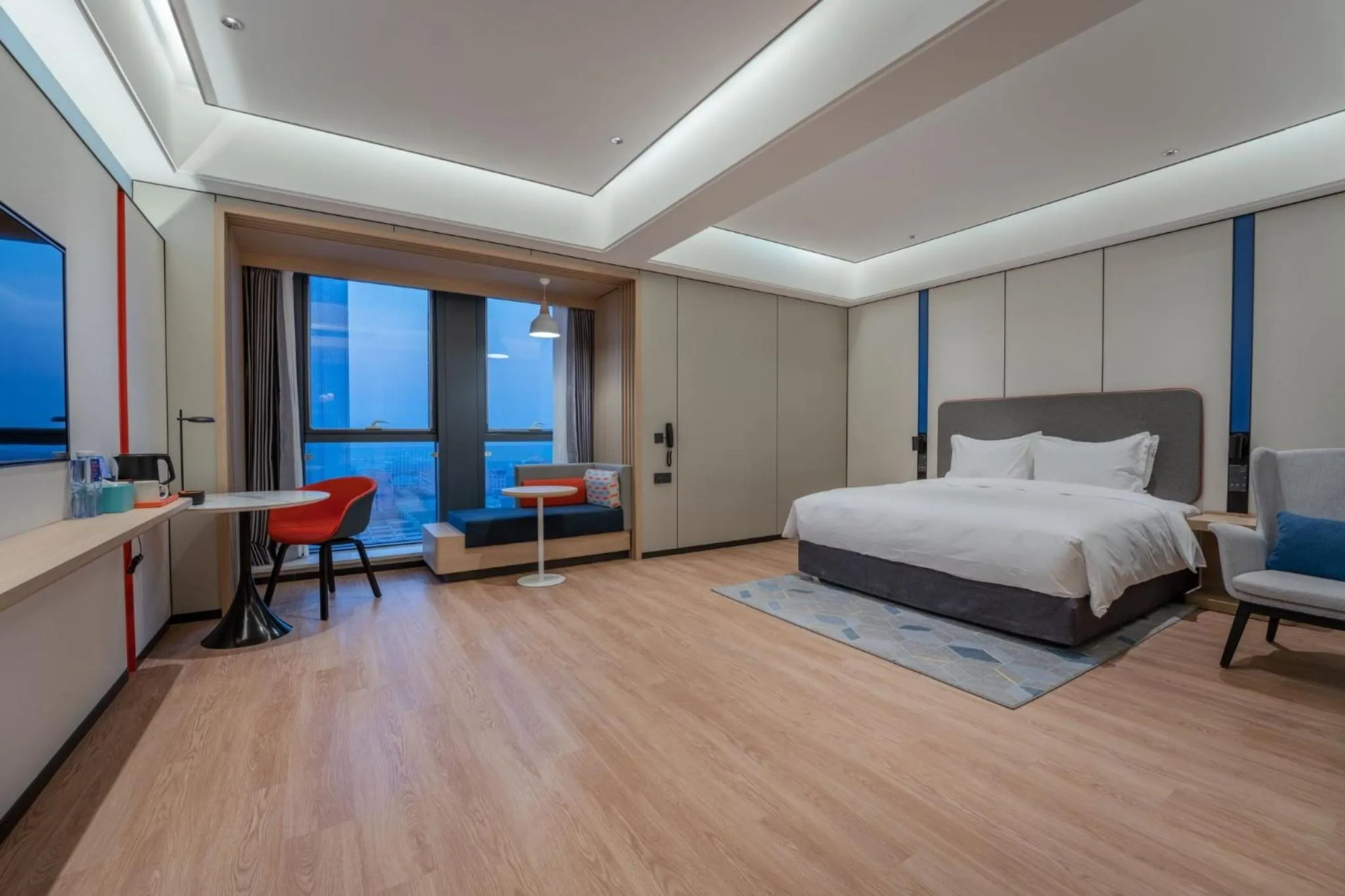 Photo of the whole room, Bed in Holiday Inn Express Qingdao Northern West Coast by IHG
