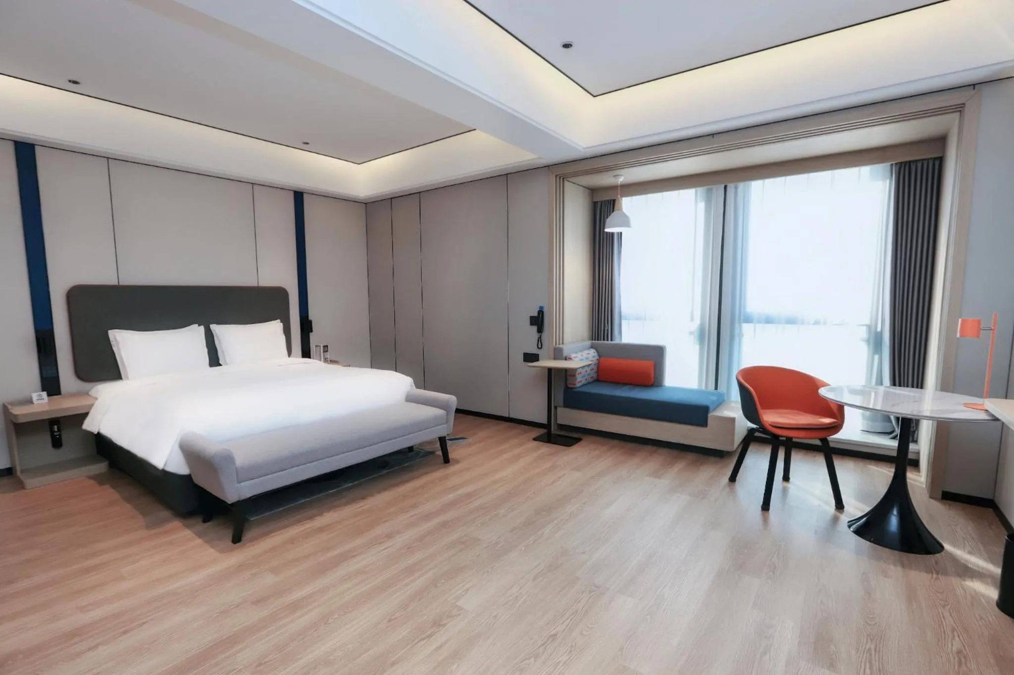 Photo of the whole room, Bed in Holiday Inn Express Qingdao Northern West Coast by IHG