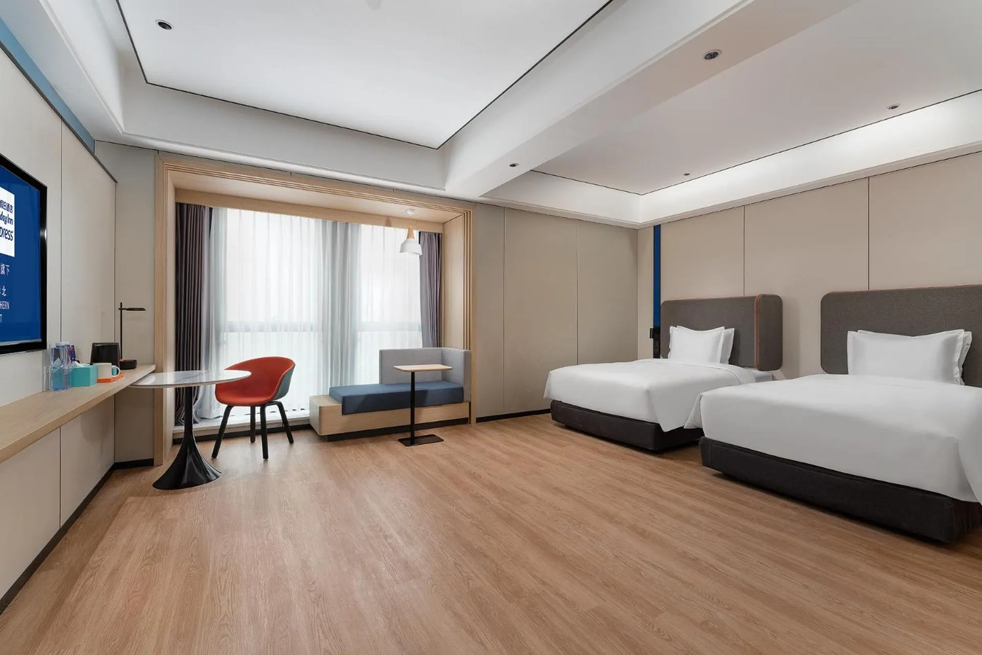 Photo of the whole room, Bed in Holiday Inn Express Qingdao Northern West Coast by IHG