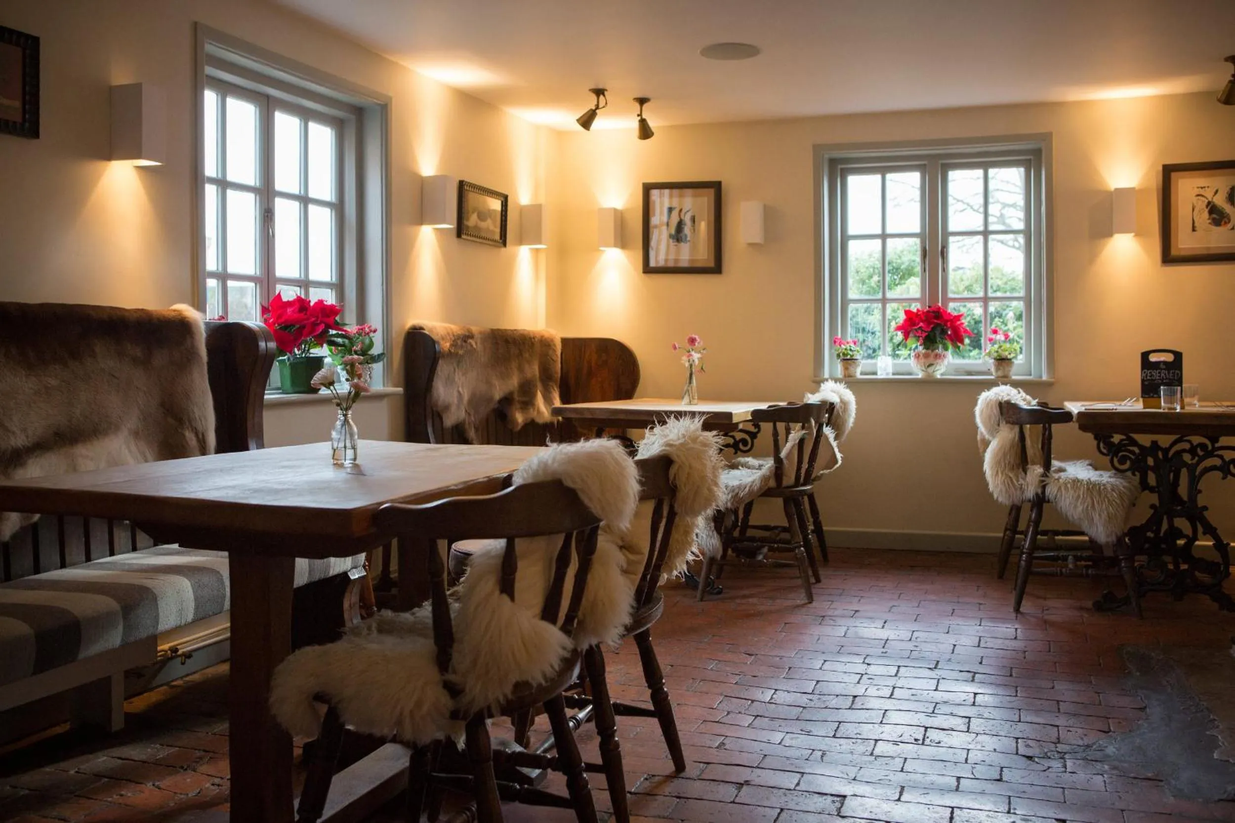Restaurant/places to eat in Watership Down Inn