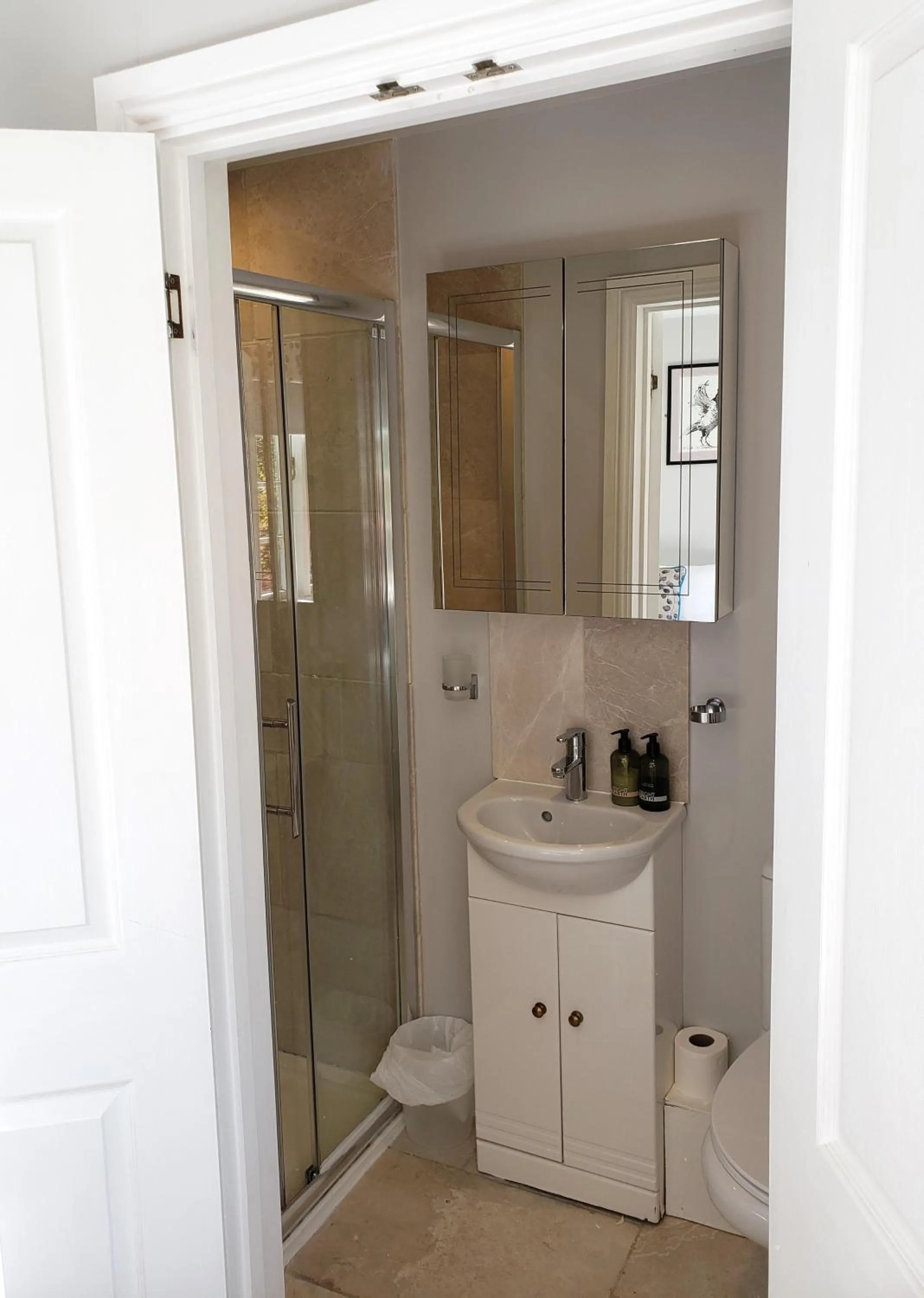 Bathroom in Watership Down Inn