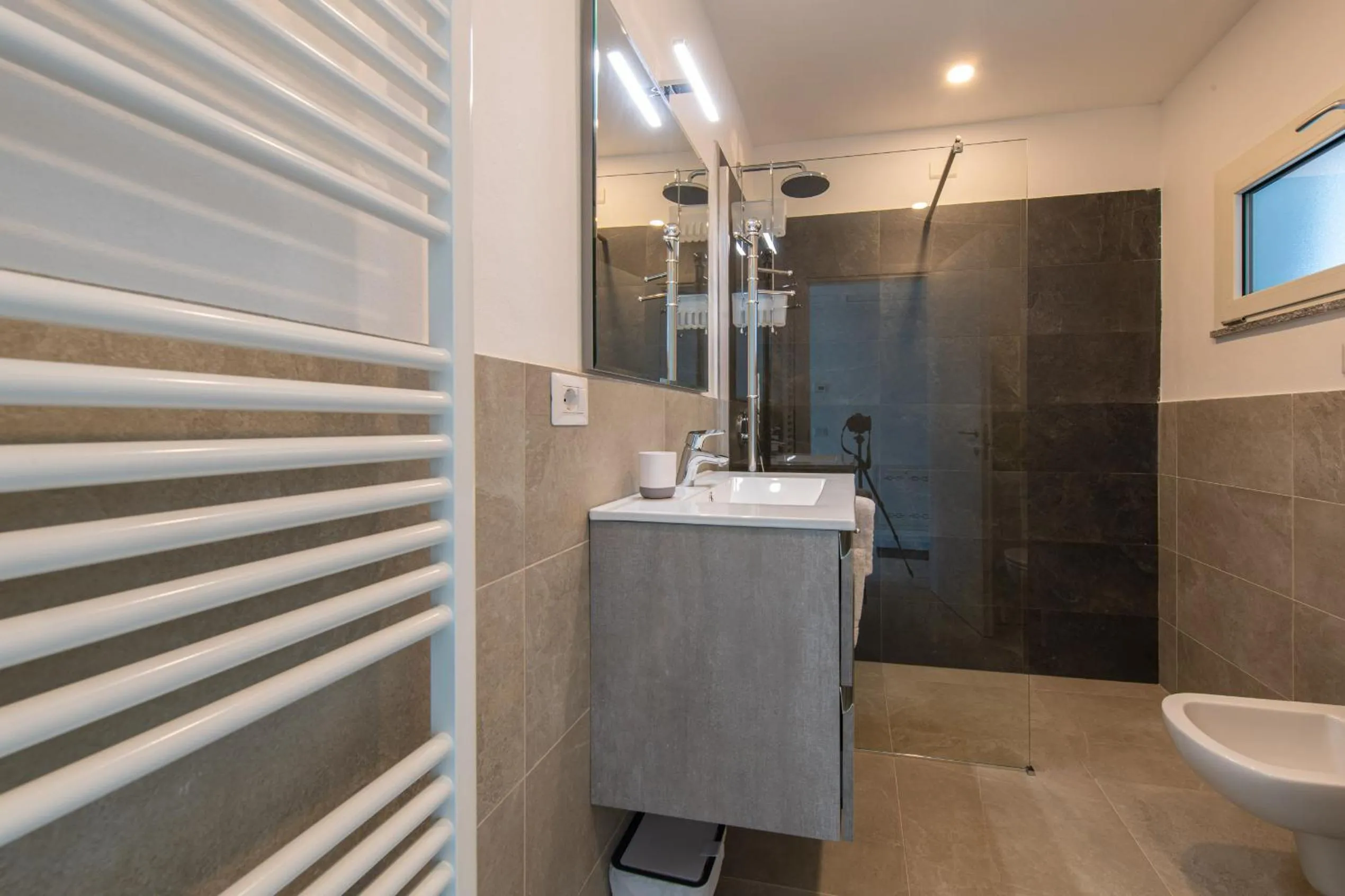 Shower in Art Vista Lake Como