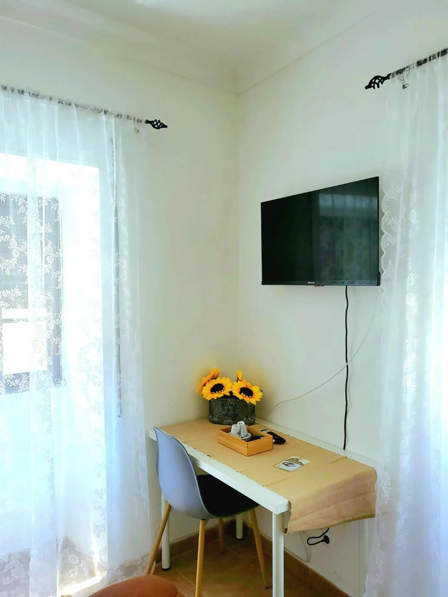 TV/Entertainment Center in Catespero Sossego