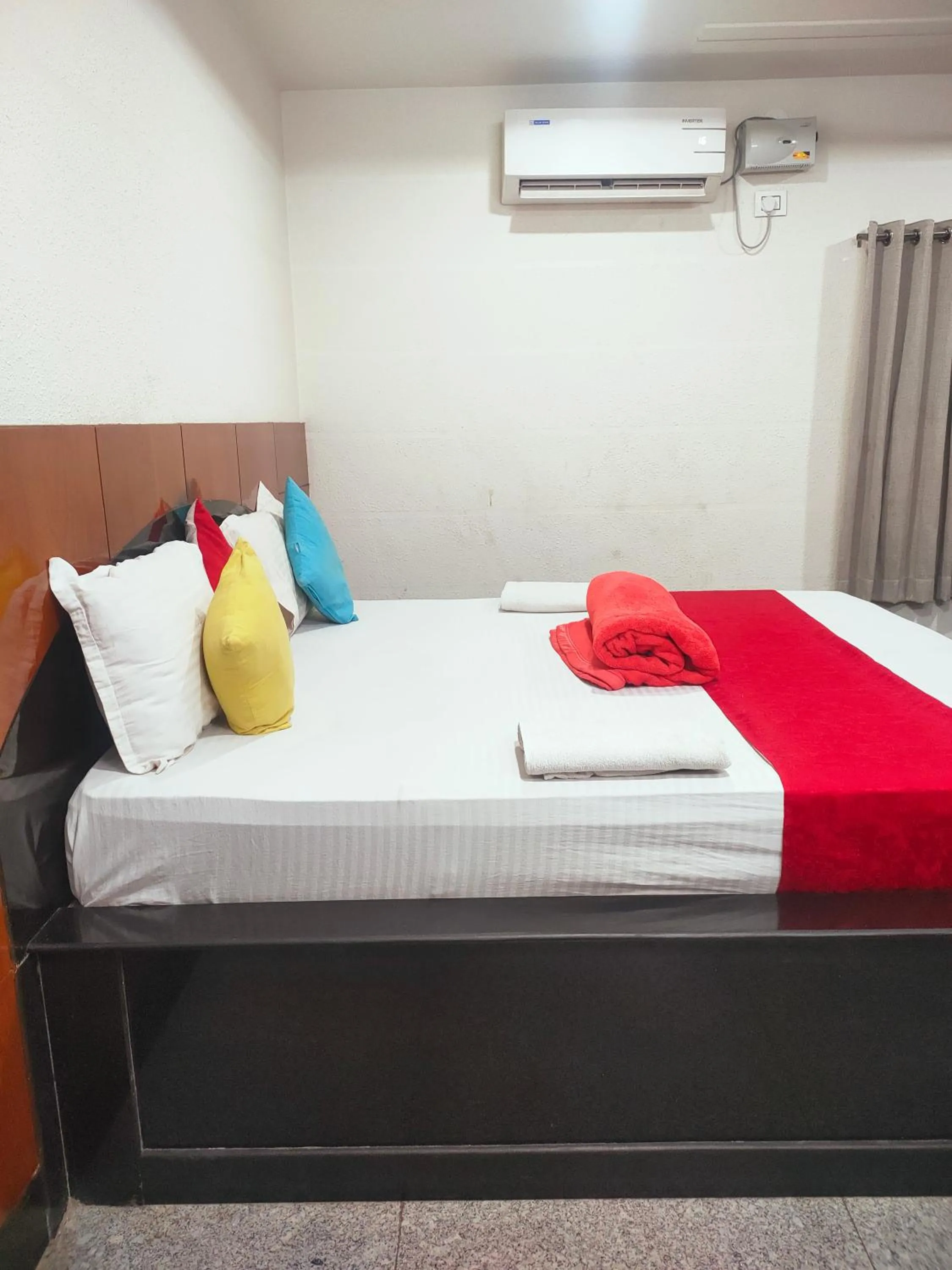 Bed in Hotel New Maruthi Inn, LB Nagar