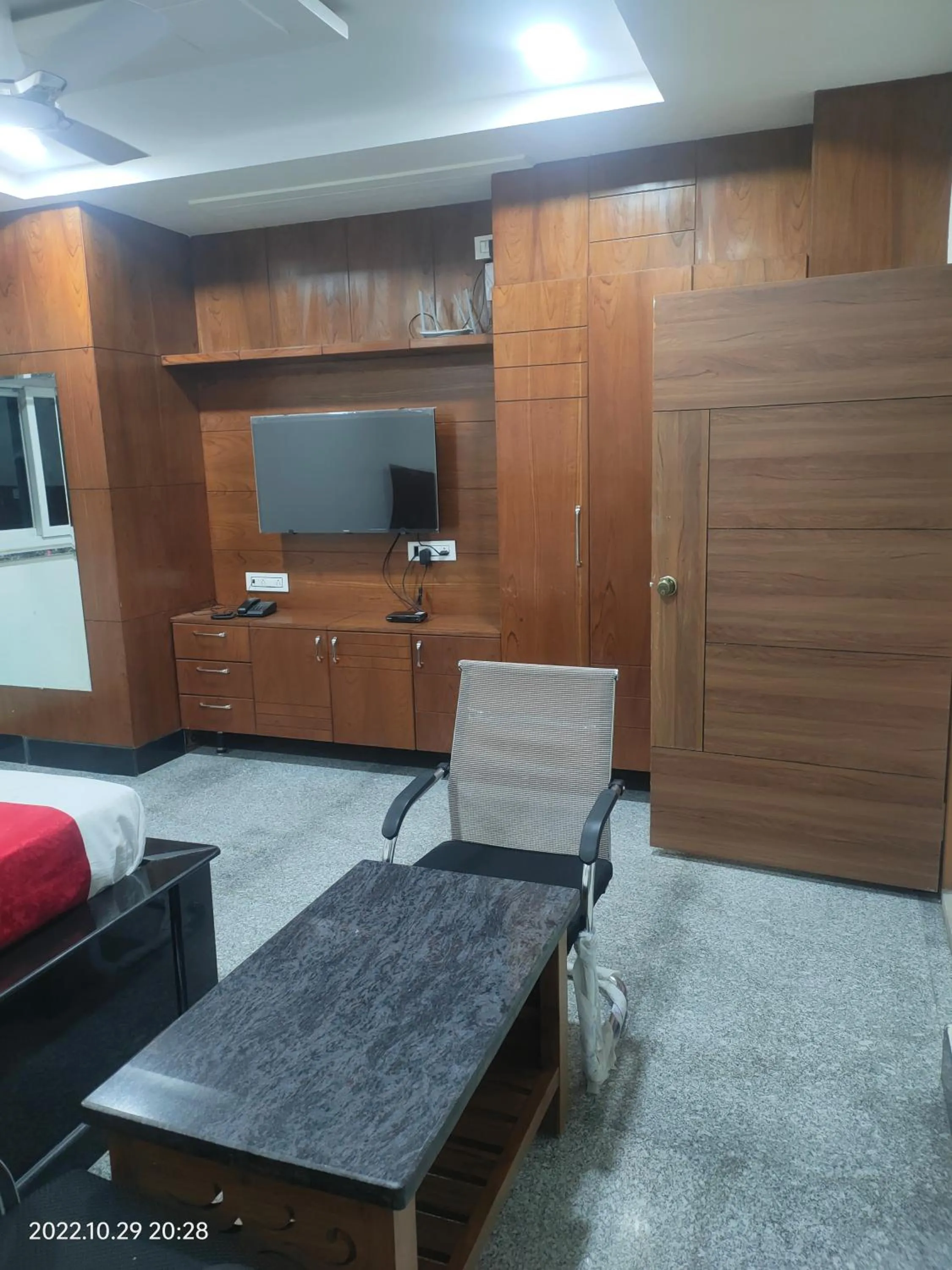 Bedroom in Hotel New Maruthi Inn, LB Nagar