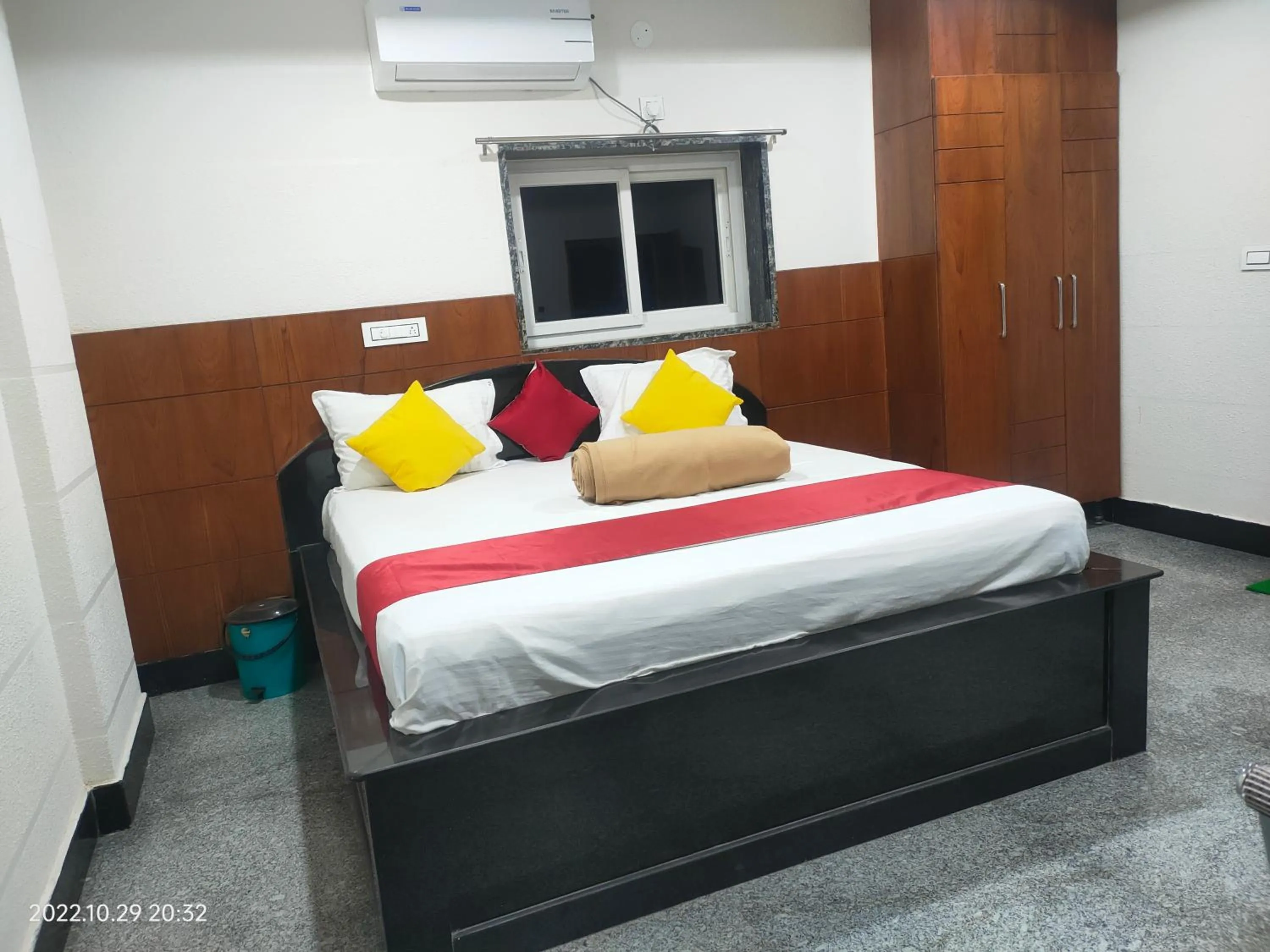 Bed in Hotel New Maruthi Inn, LB Nagar