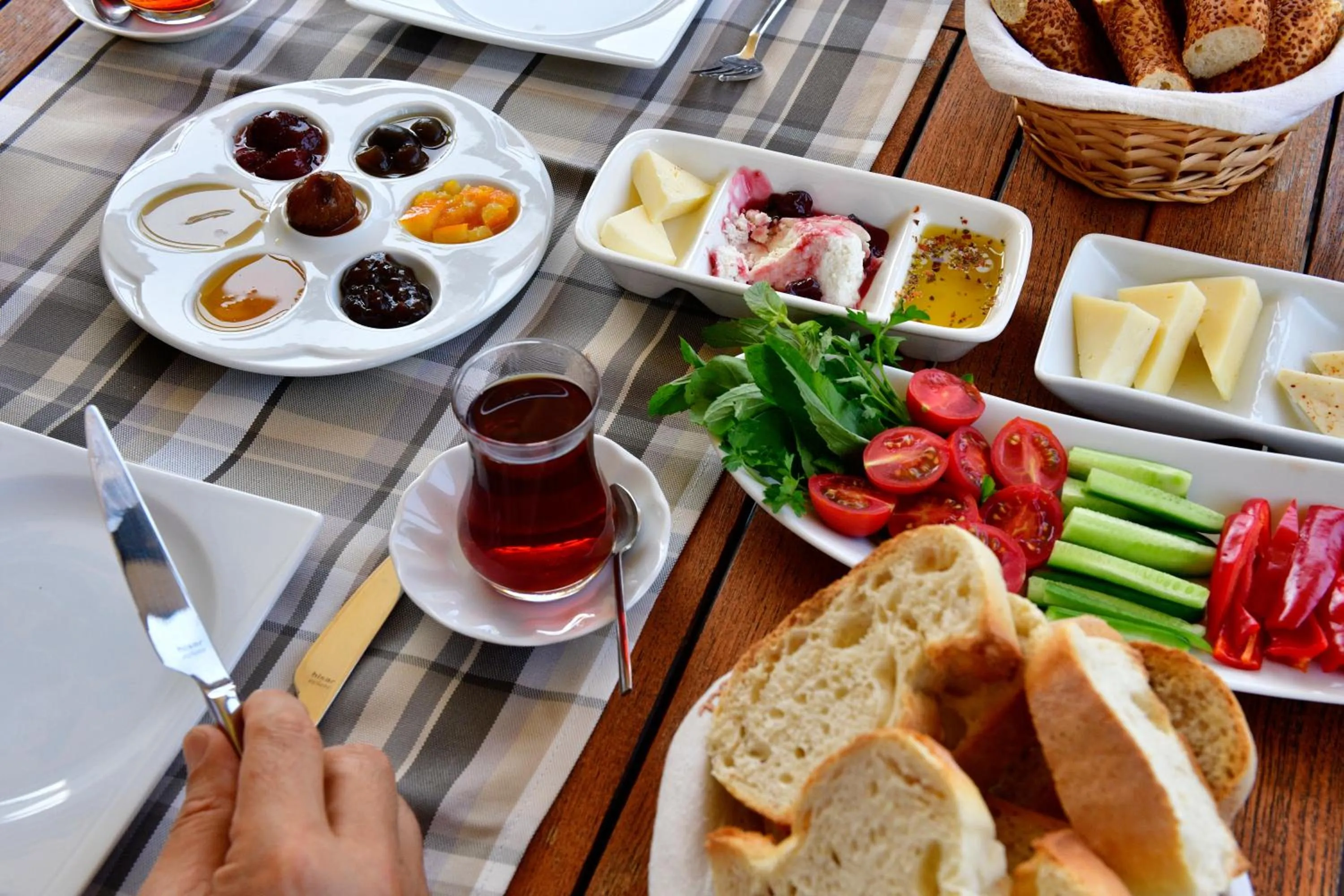 Food and drinks in Siyah Lale Cunda 1841