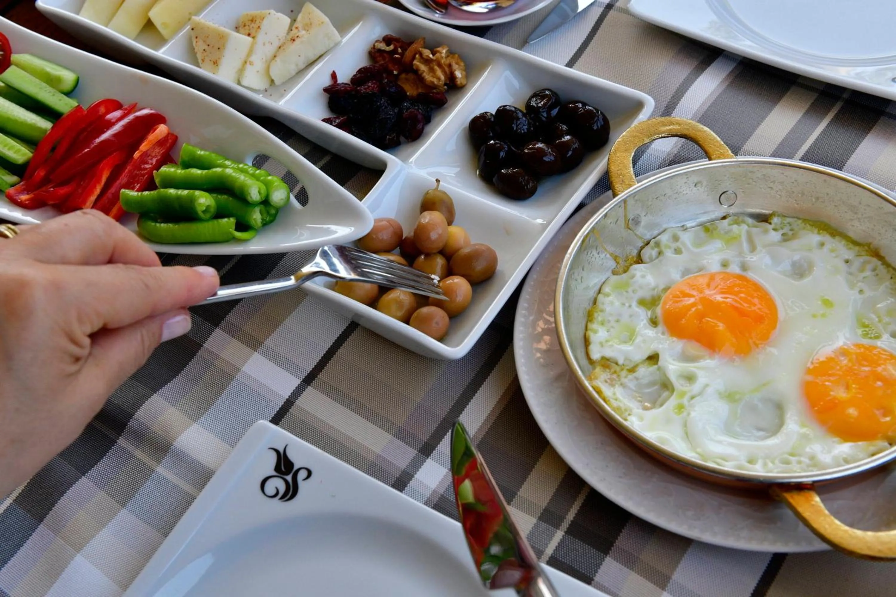 Breakfast in Siyah Lale Cunda 1841