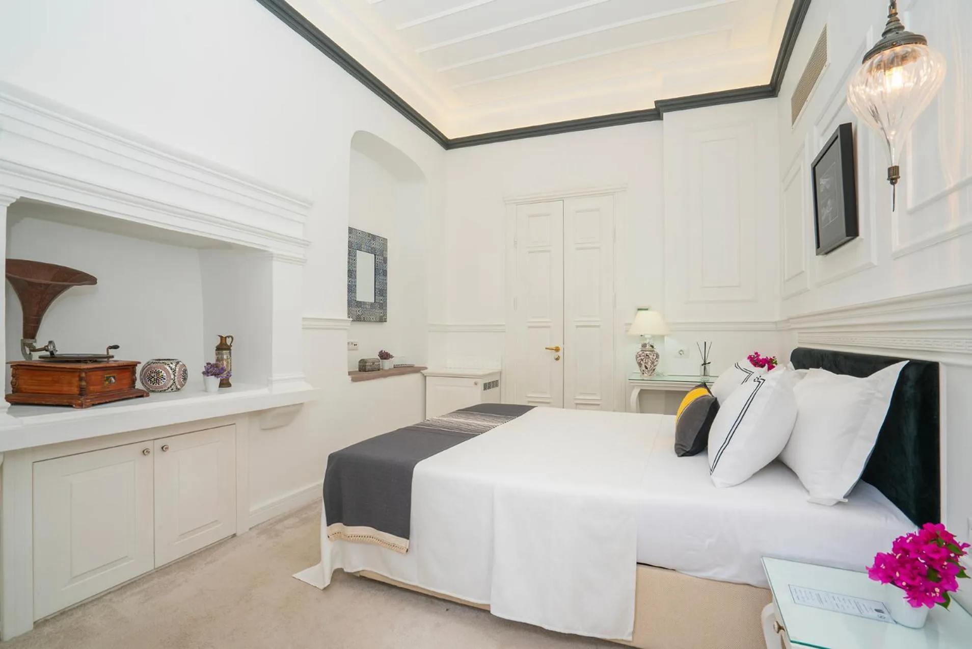 Bed in Siyah Lale Cunda 1841