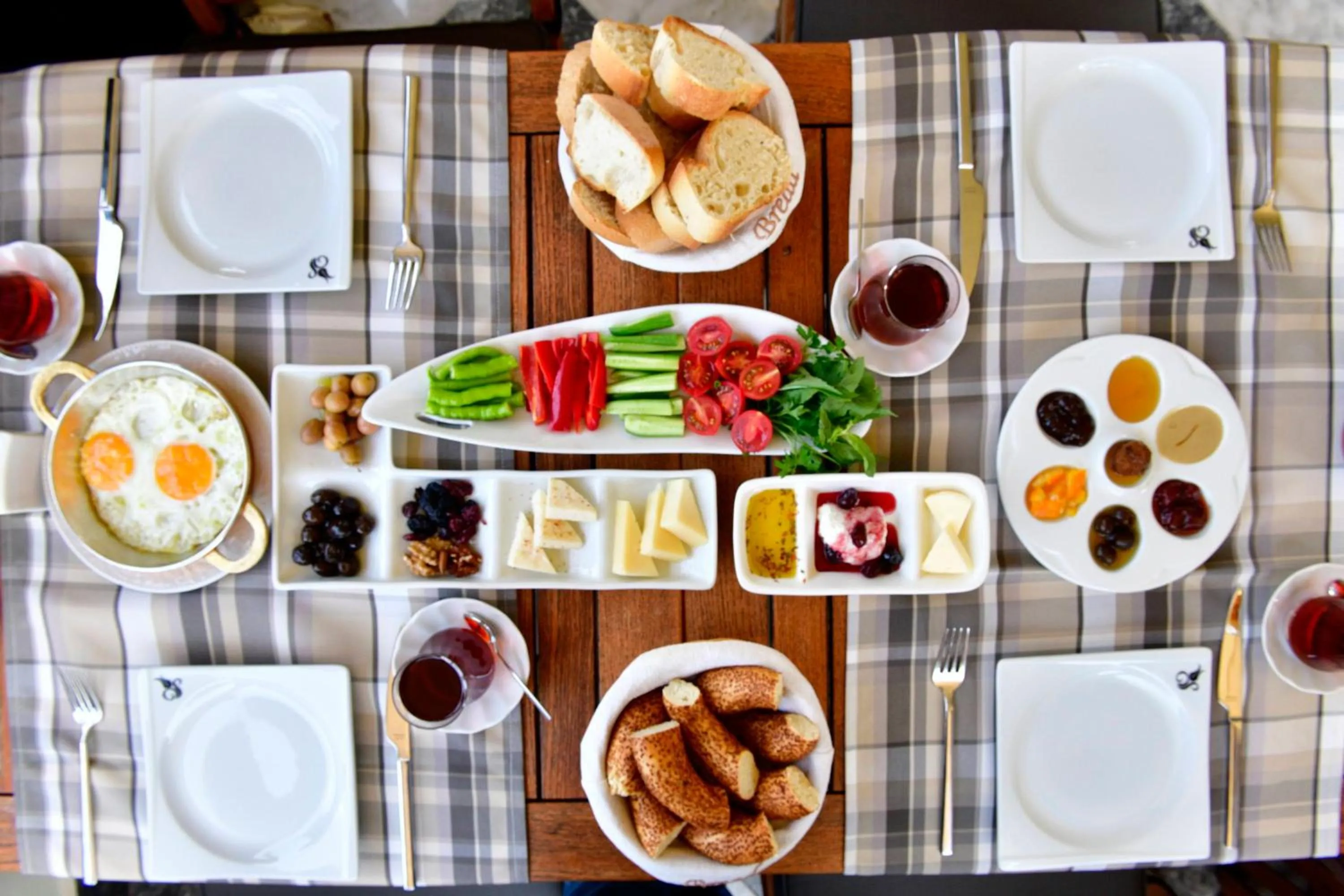 Breakfast in Siyah Lale Cunda 1841