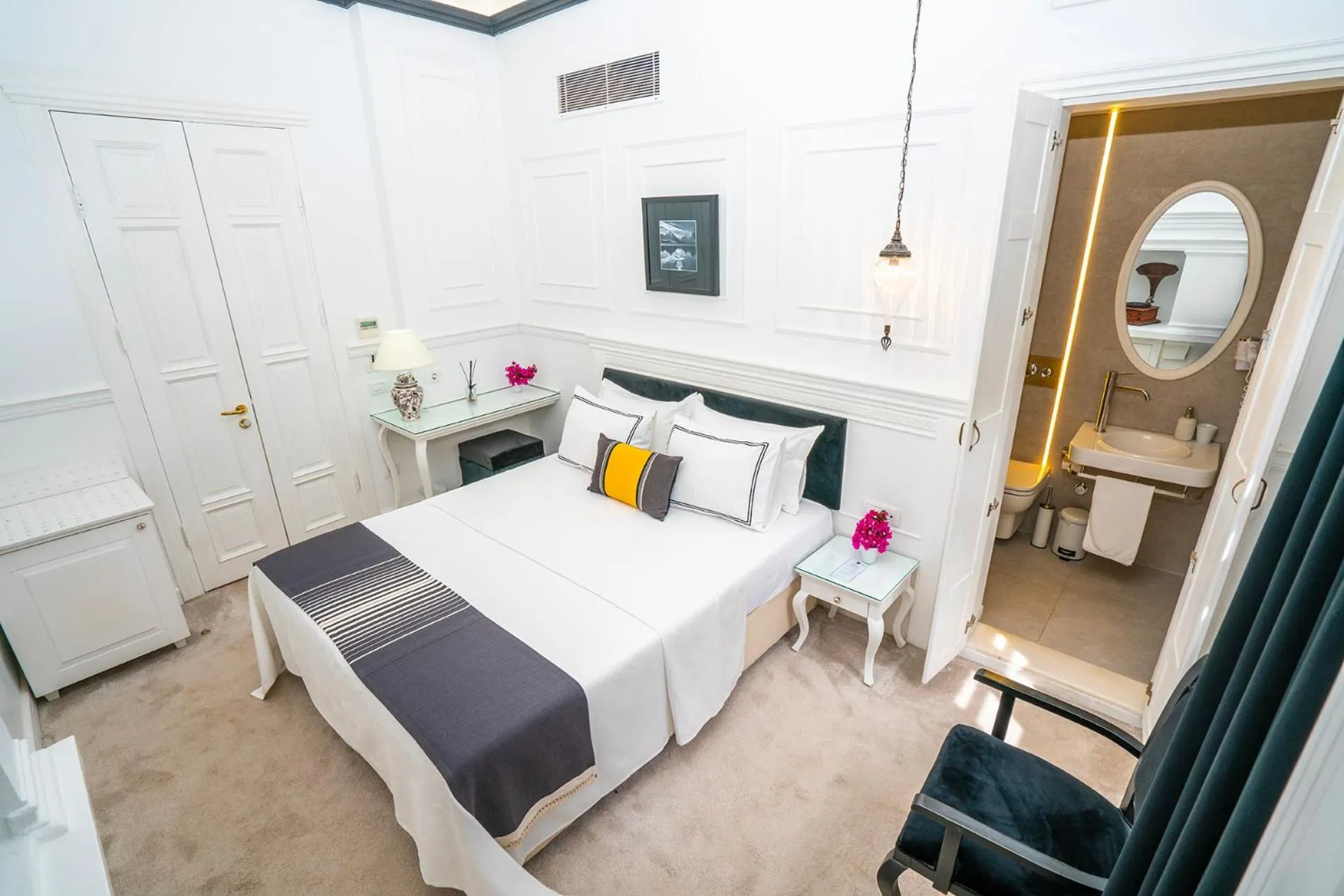 Bed in Siyah Lale Cunda 1841