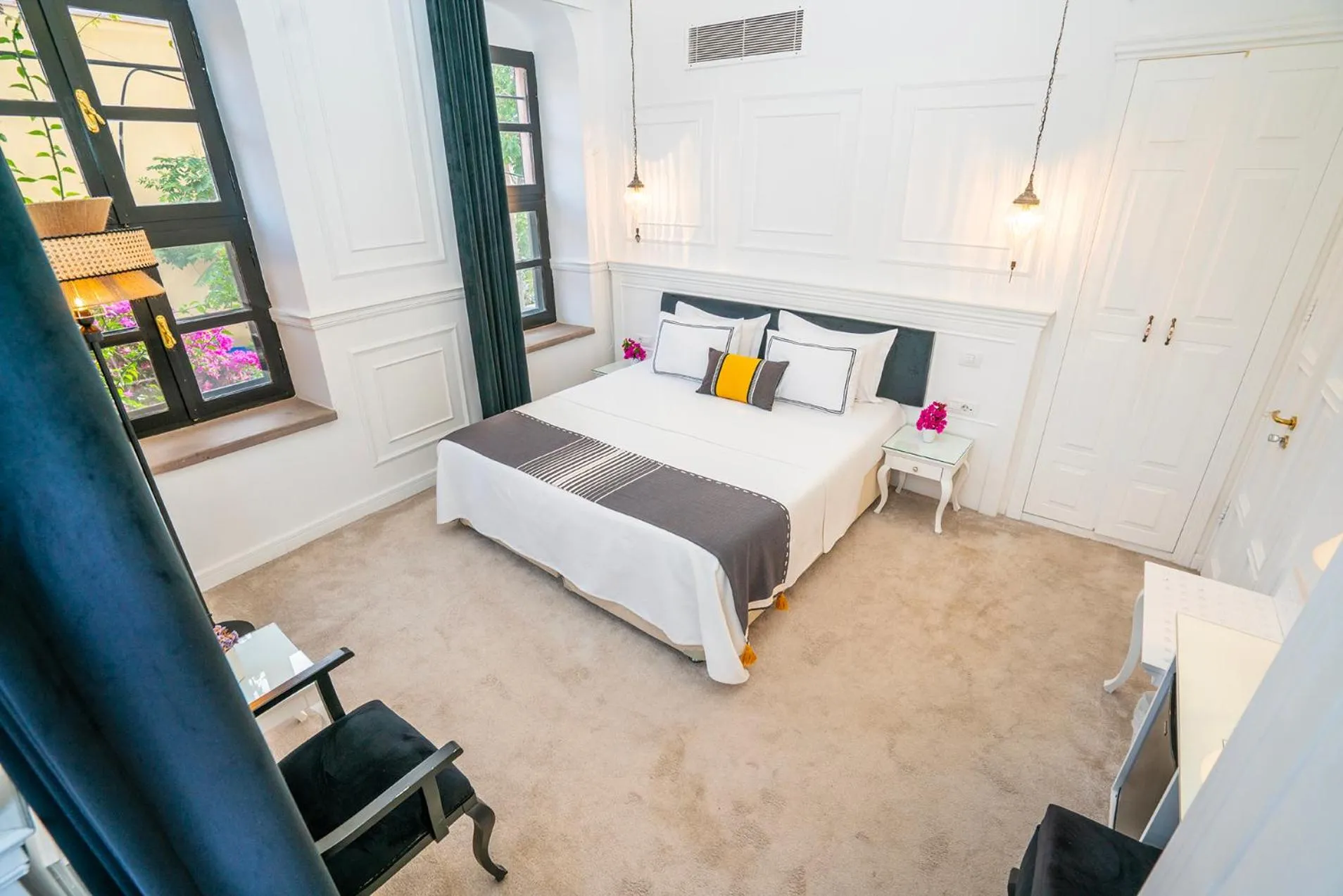 Bed in Siyah Lale Cunda 1841