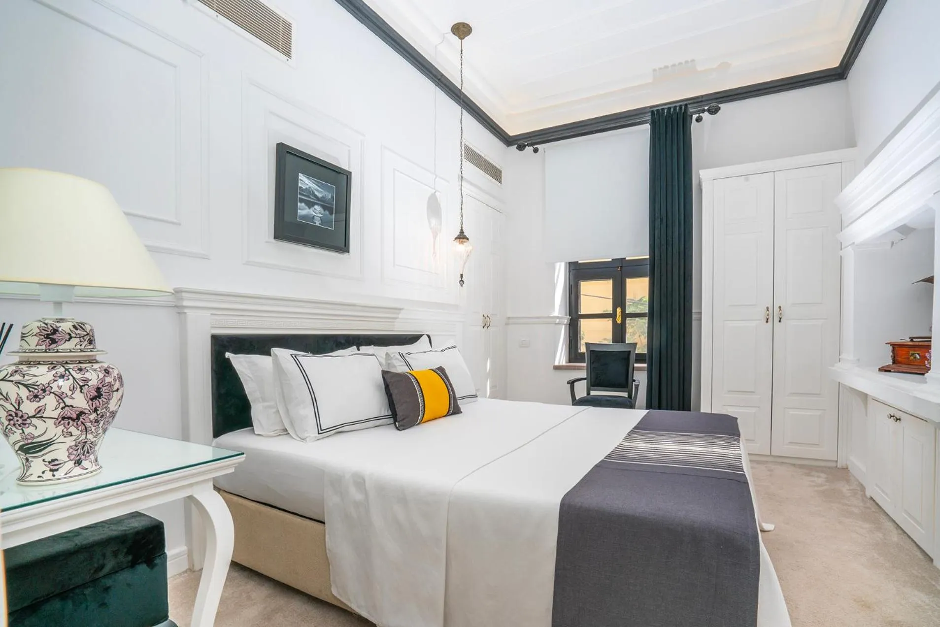 Bed in Siyah Lale Cunda 1841