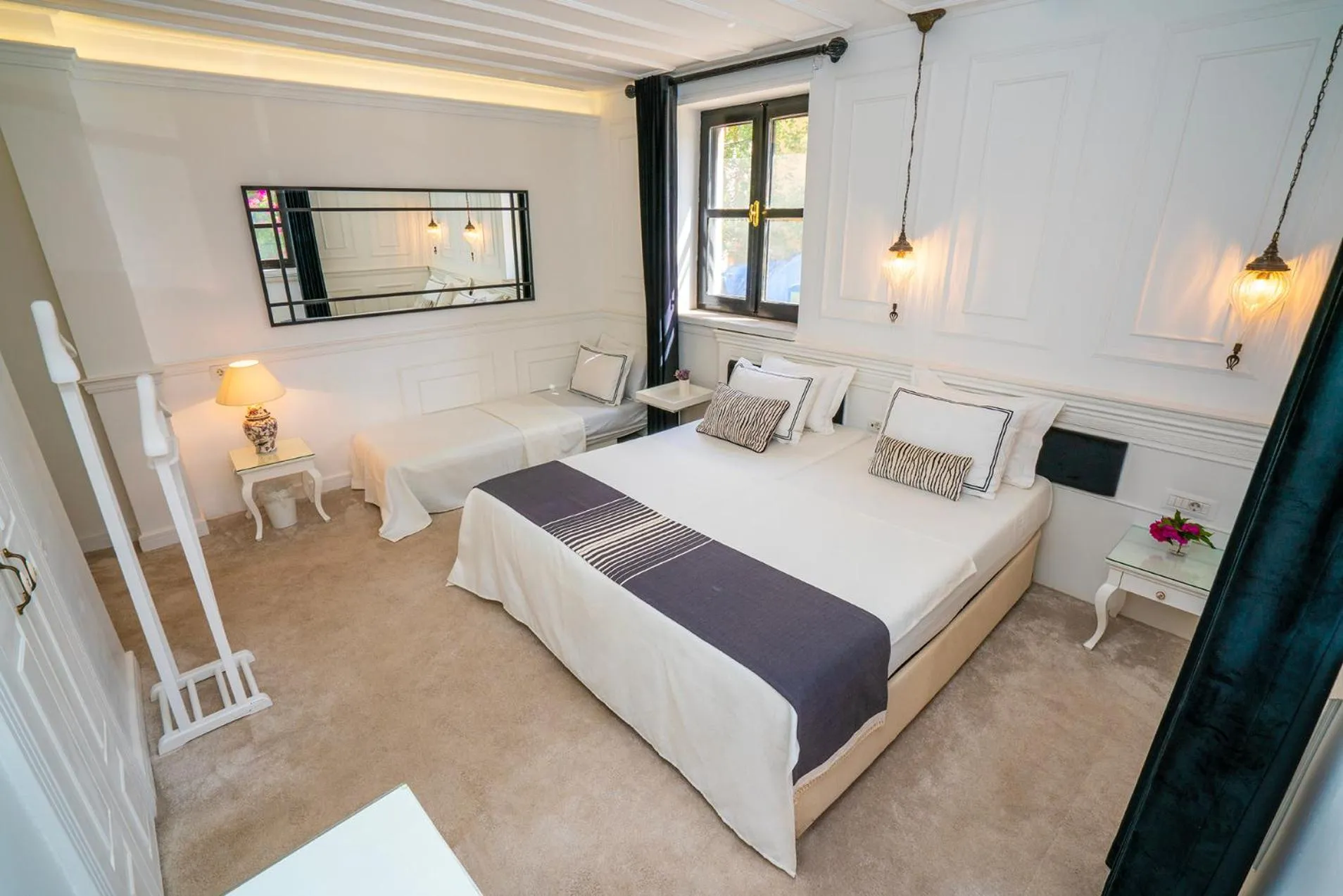 Bed in Siyah Lale Cunda 1841