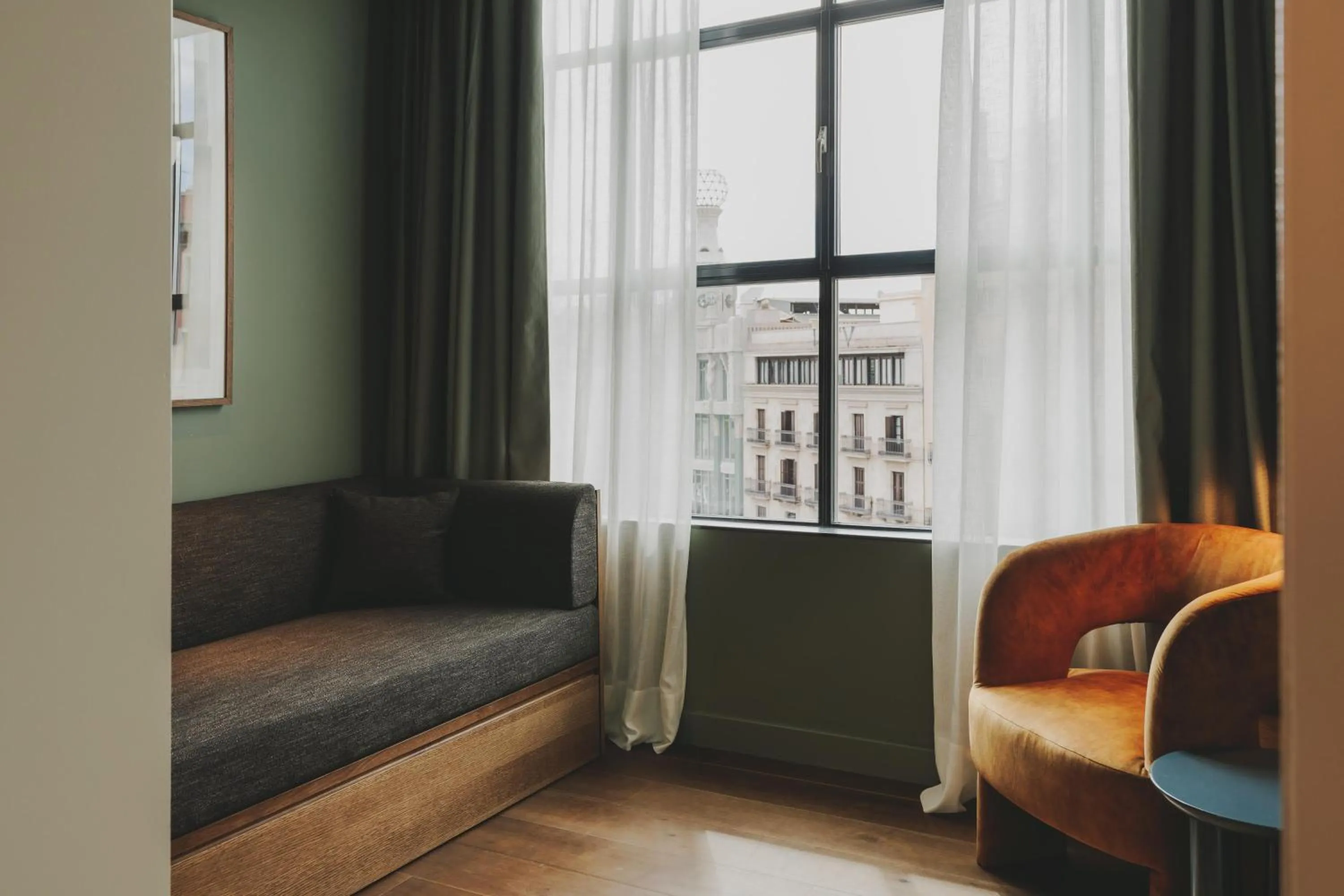 Photo of the whole room, Bed in Hotel Regina Barcelona