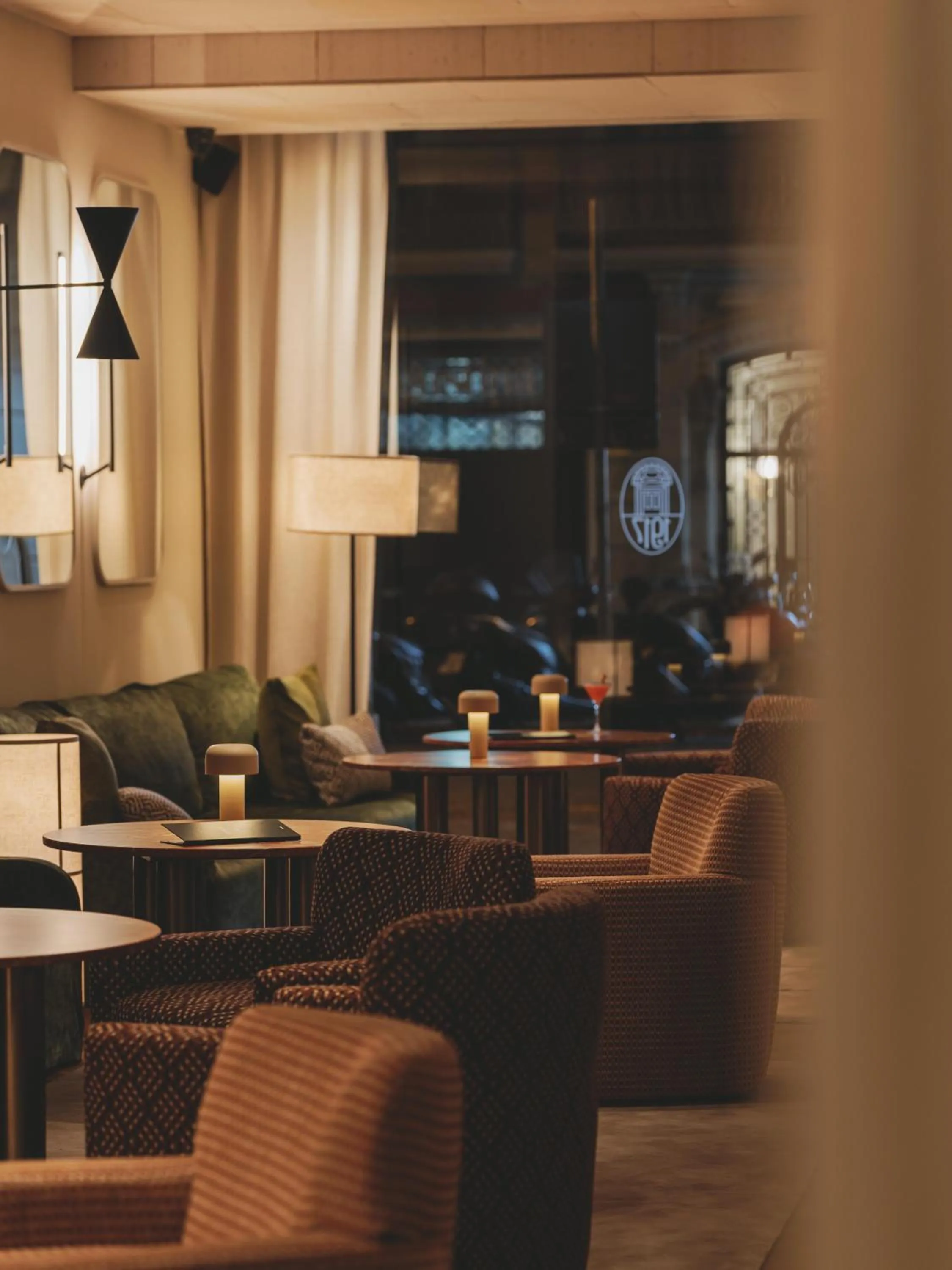 Lobby or reception in Hotel Regina Barcelona