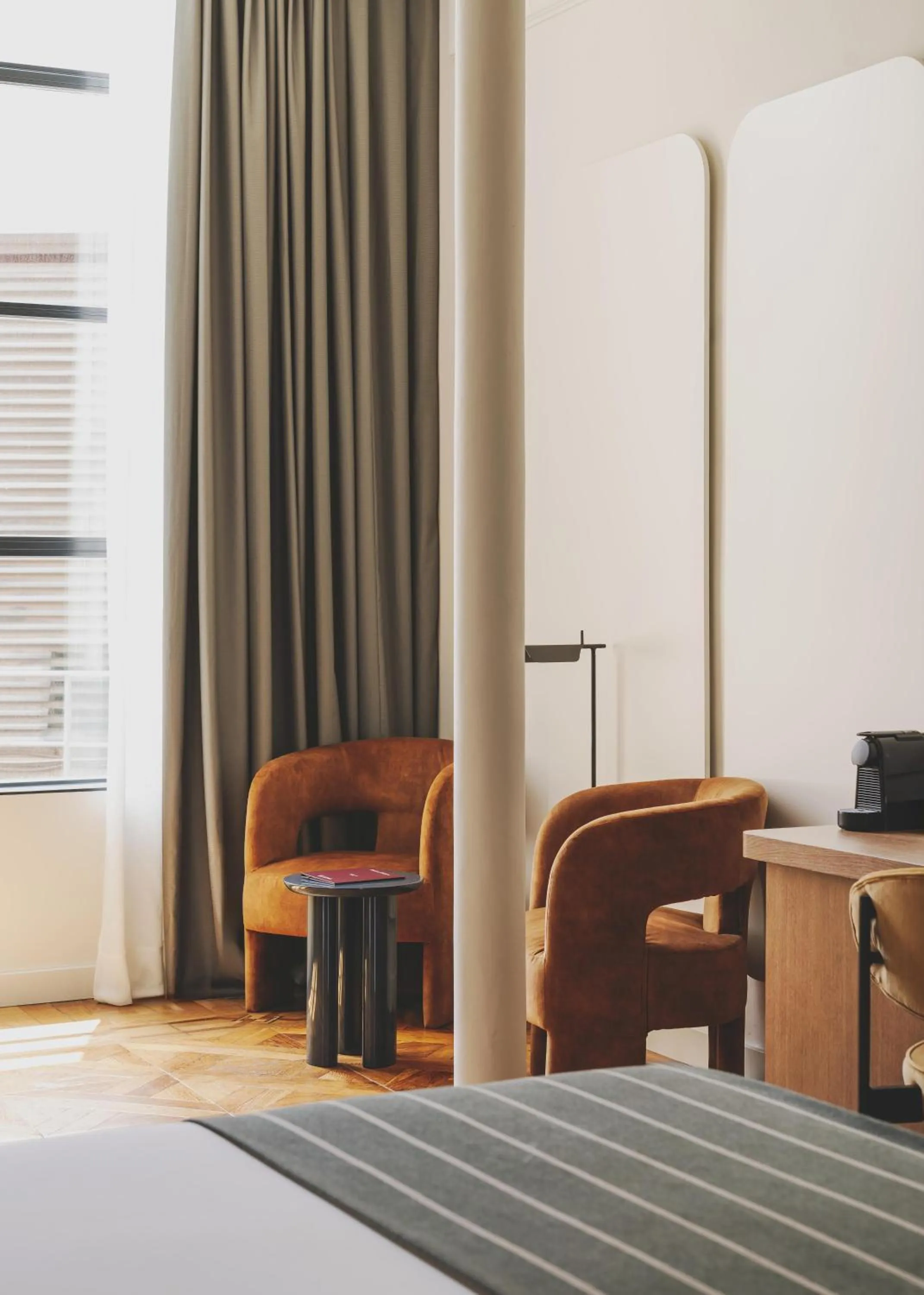 Photo of the whole room in Hotel Regina Barcelona