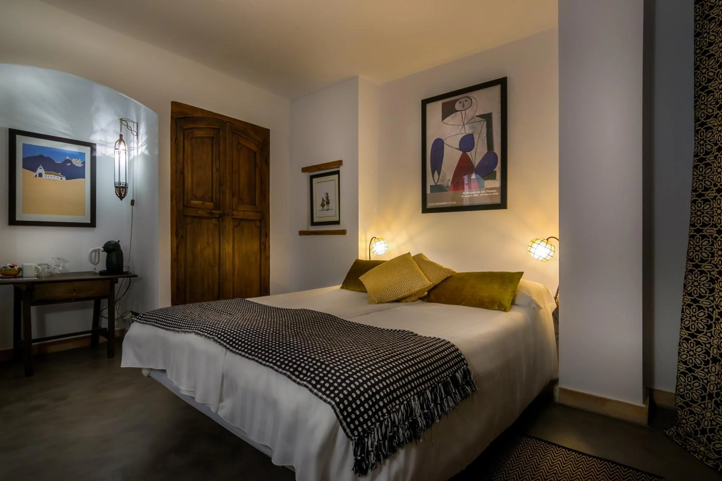 Coffee/tea facilities, Bed in Boutique Hotel La Posada del Angel Ojén