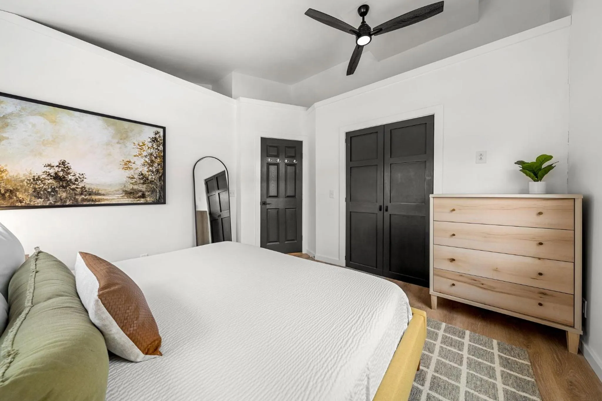 Bedroom, Bed in Launchpoint Lodge