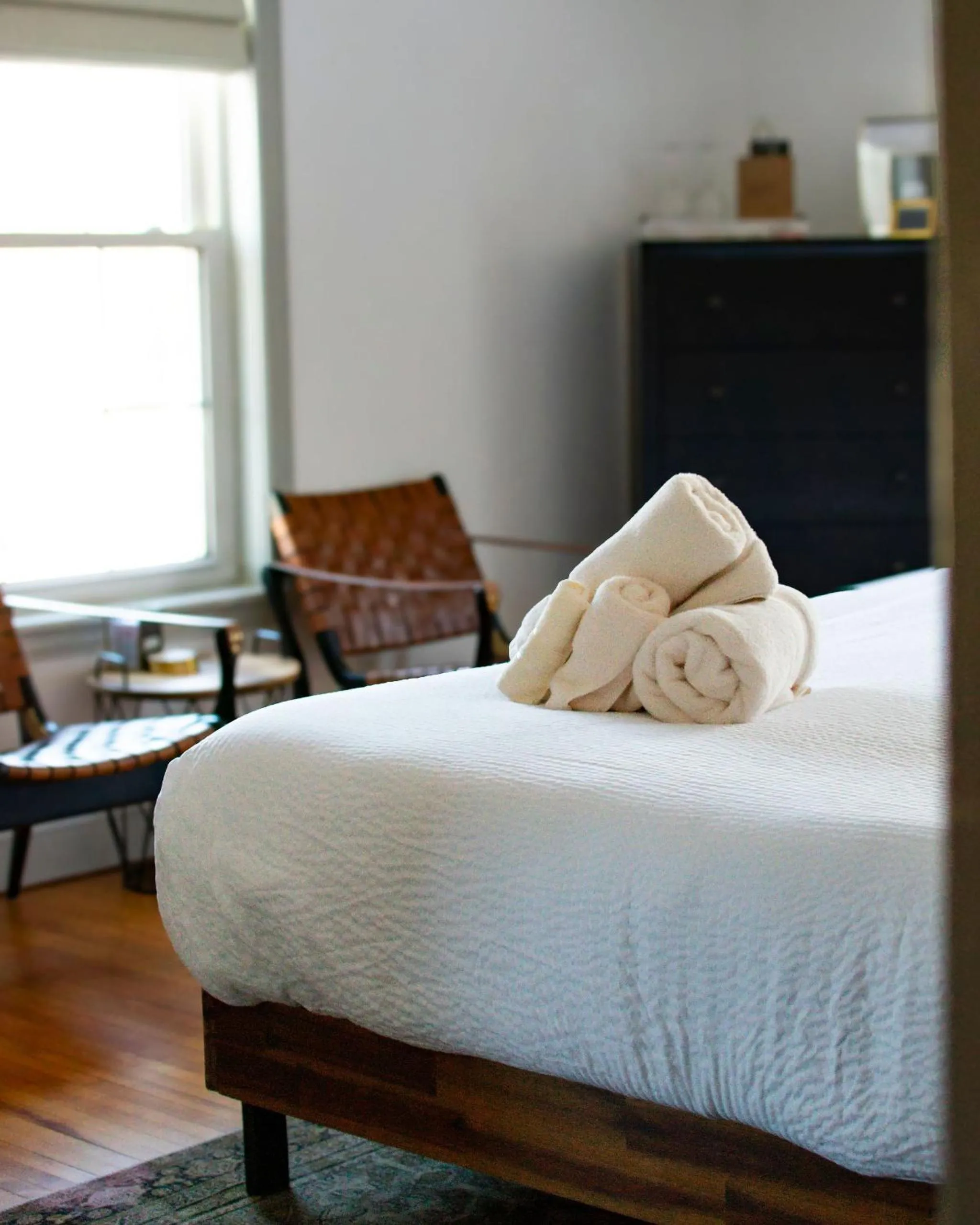 towels, Bed in Launchpoint Lodge