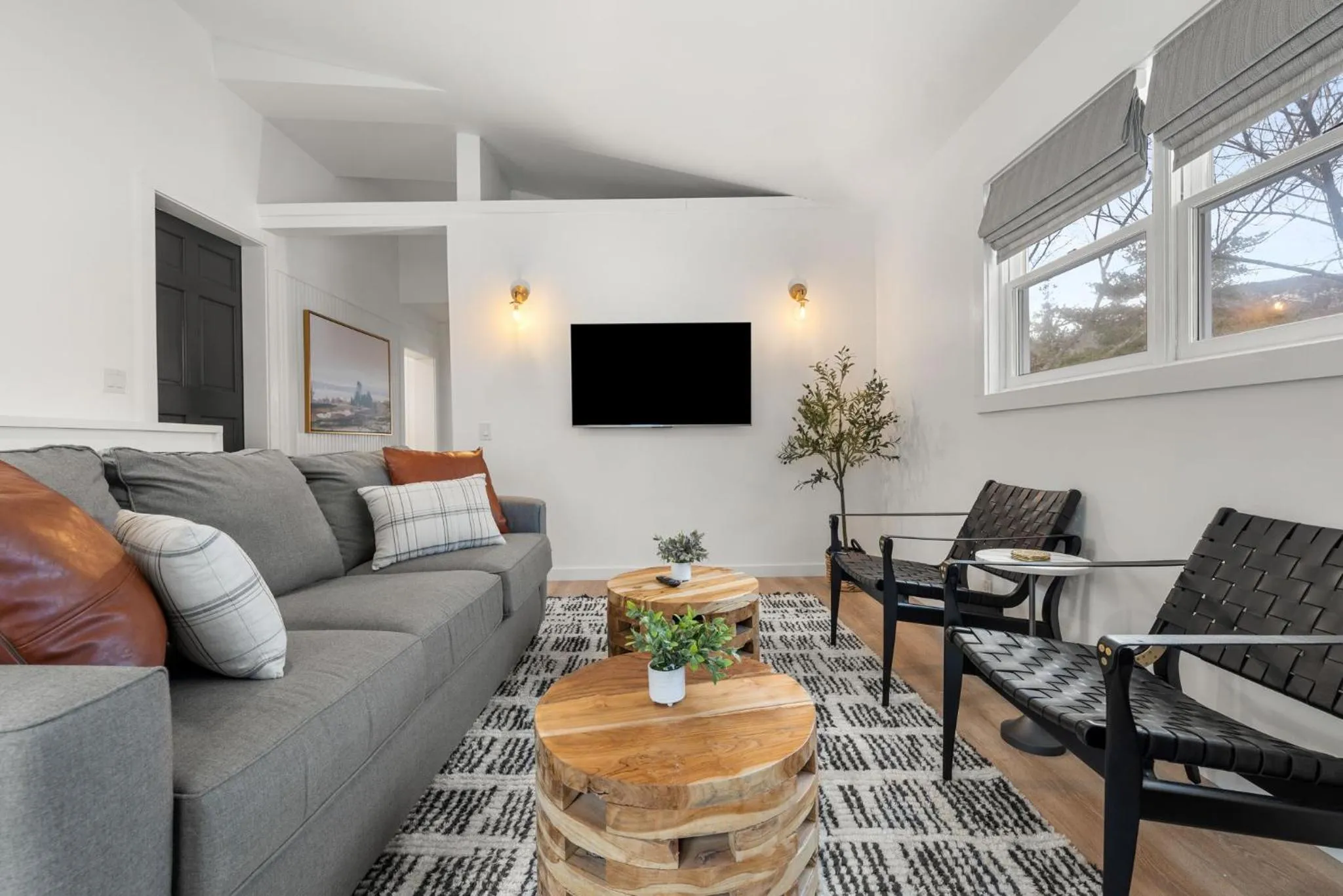 TV and multimedia in Launchpoint Lodge