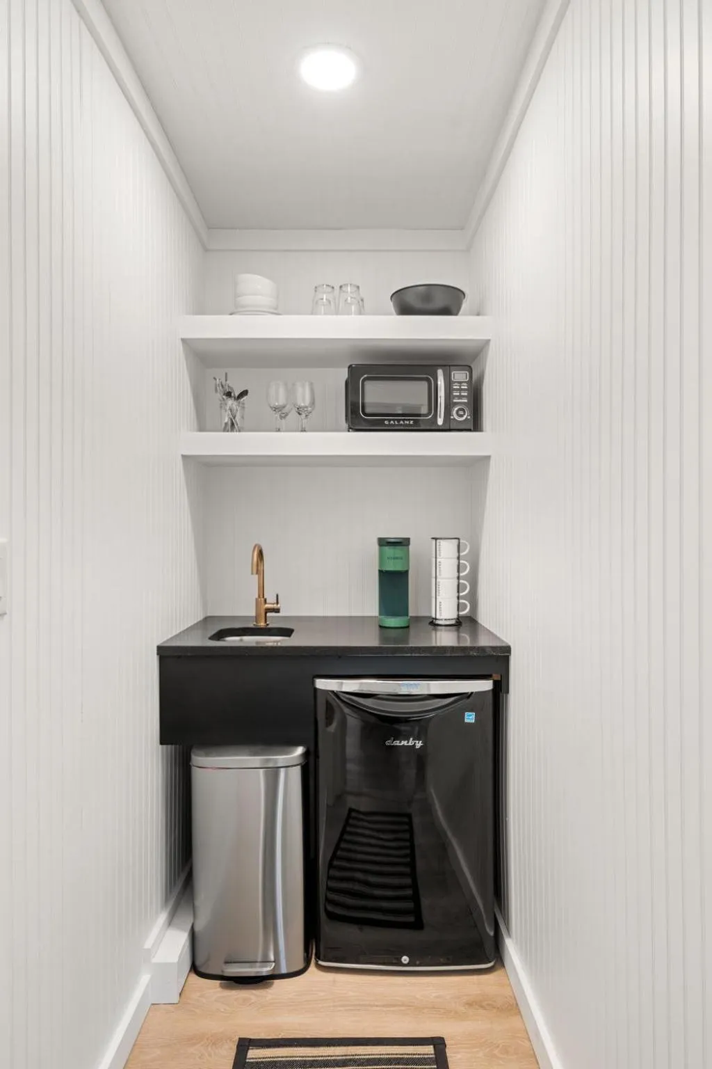 Kitchen or kitchenette in Launchpoint Lodge