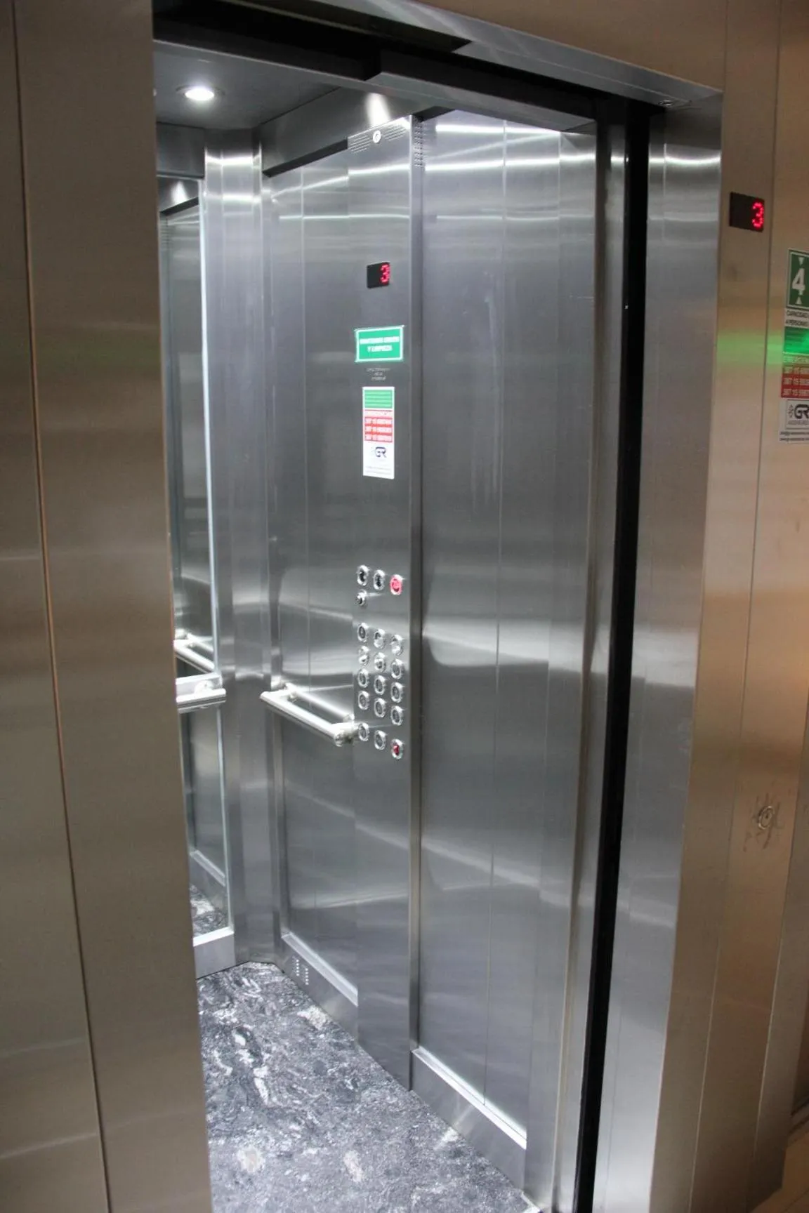 elevator in HOMEFULL Apartamentos