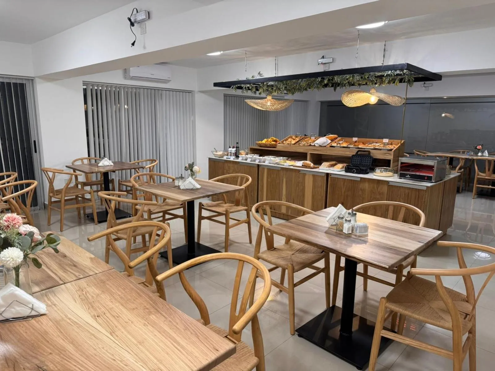 Buffet breakfast in HOMEFULL Apartamentos