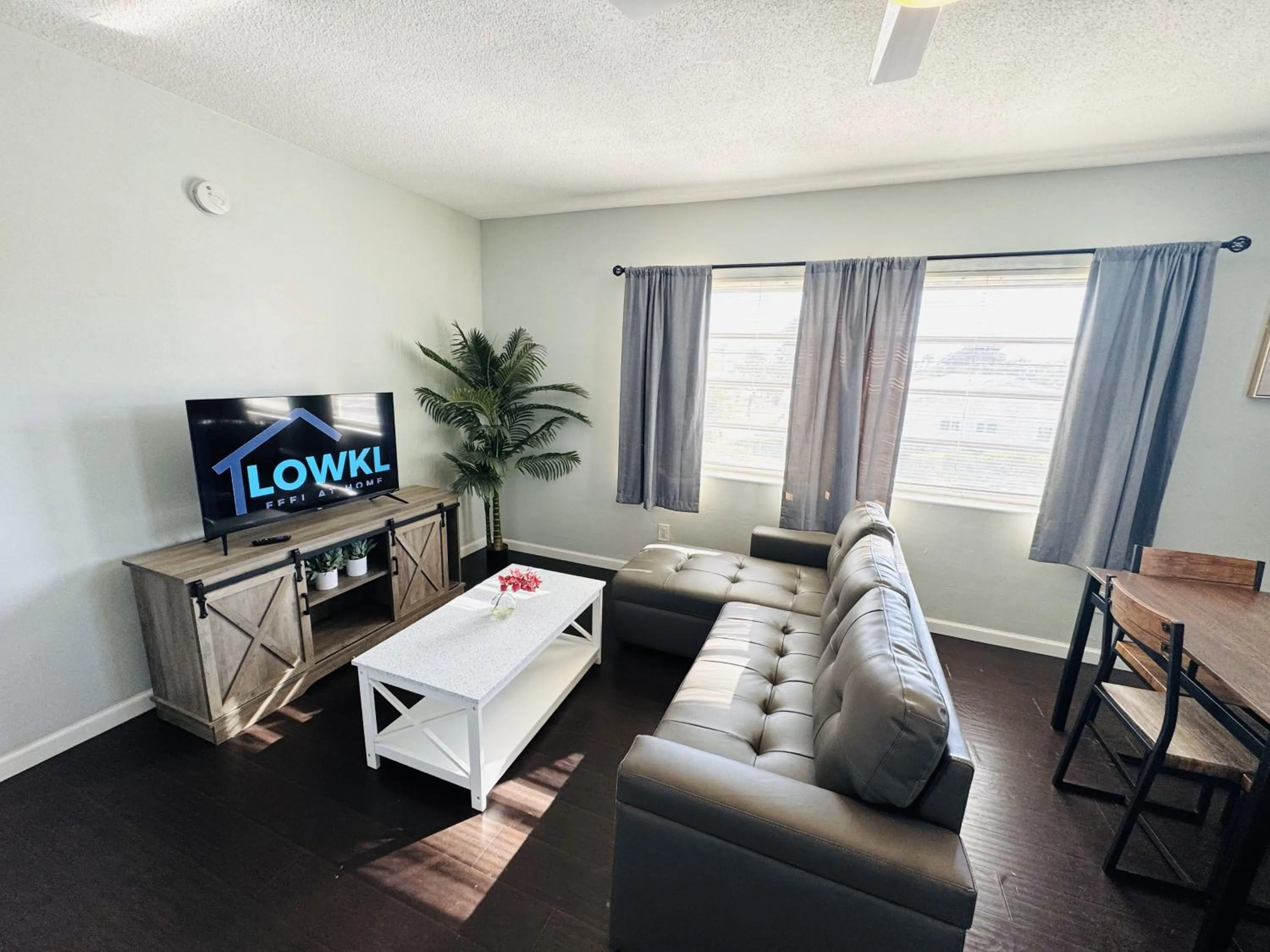 Bayview Regency Apartments By Lowkl