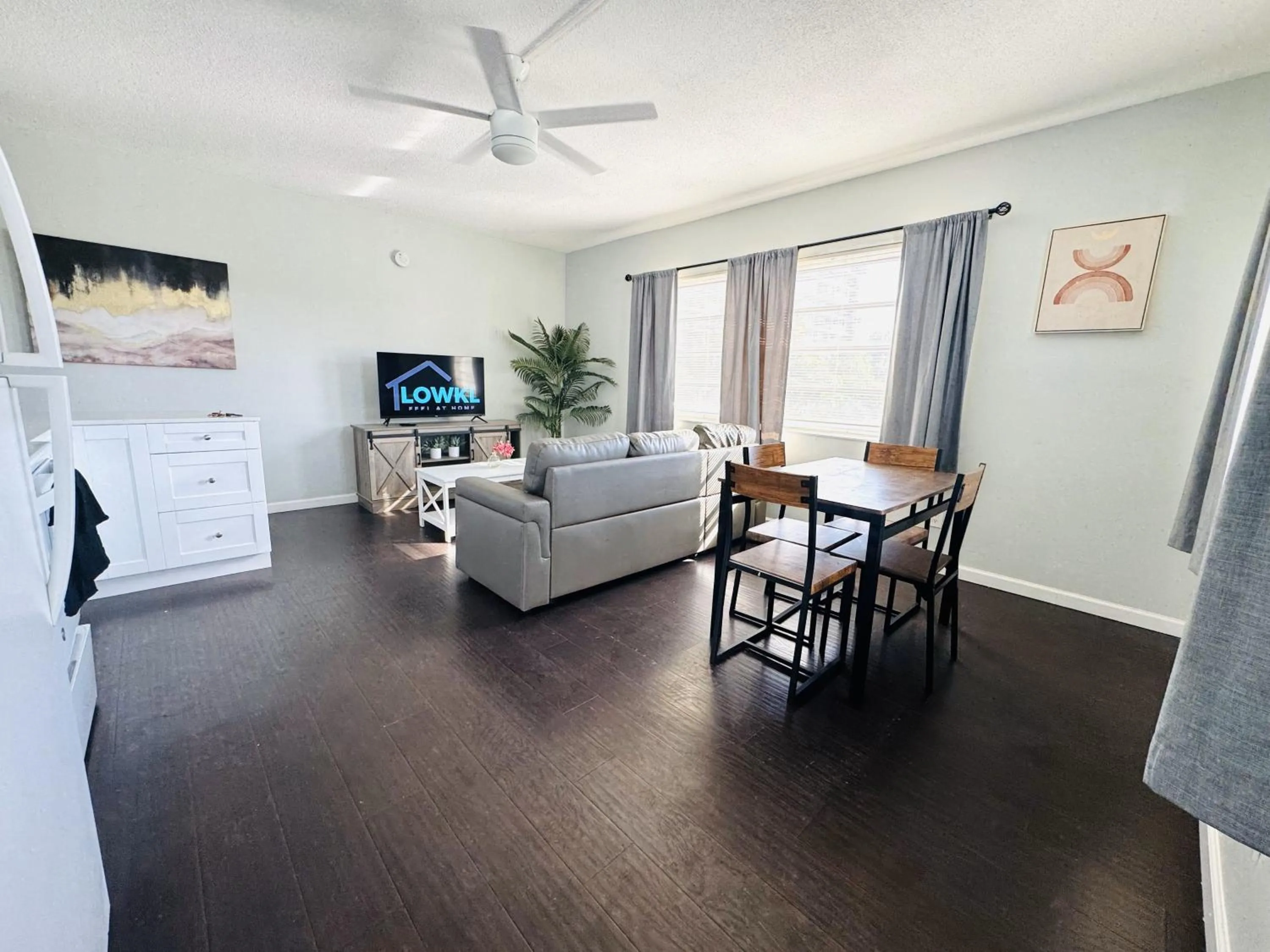 Bayview Regency Apartments By Lowkl