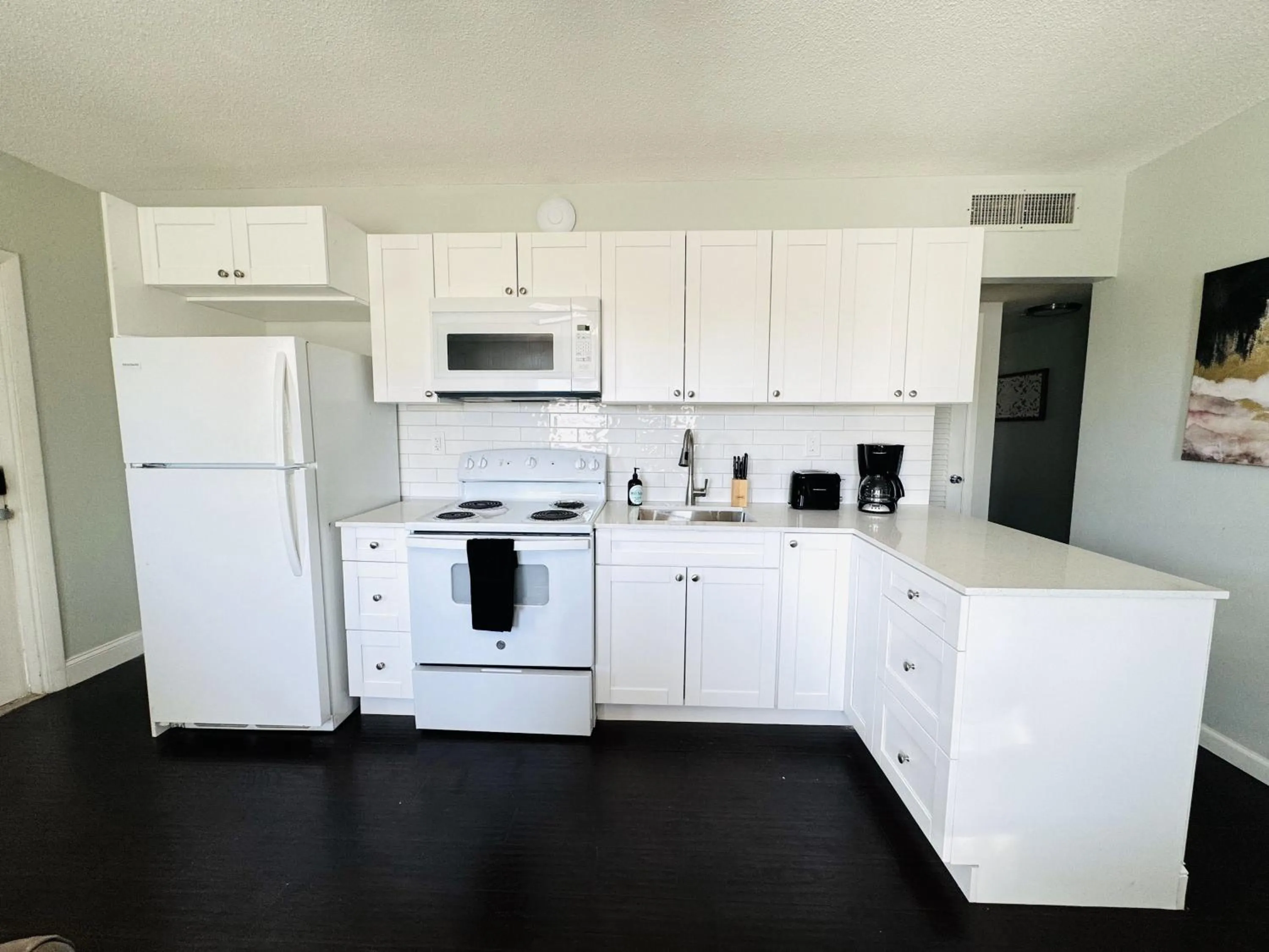 Bayview Regency Apartments By Lowkl