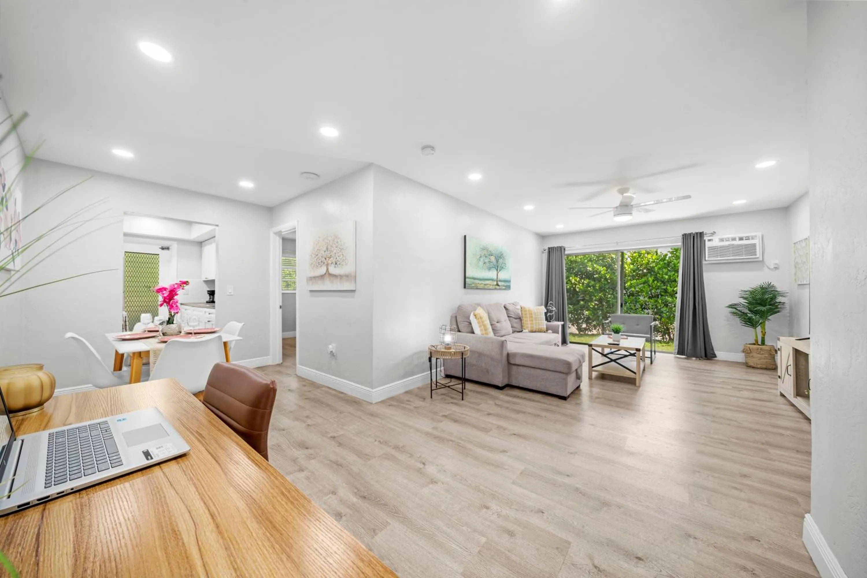 Bayview Regency Apartments By Lowkl