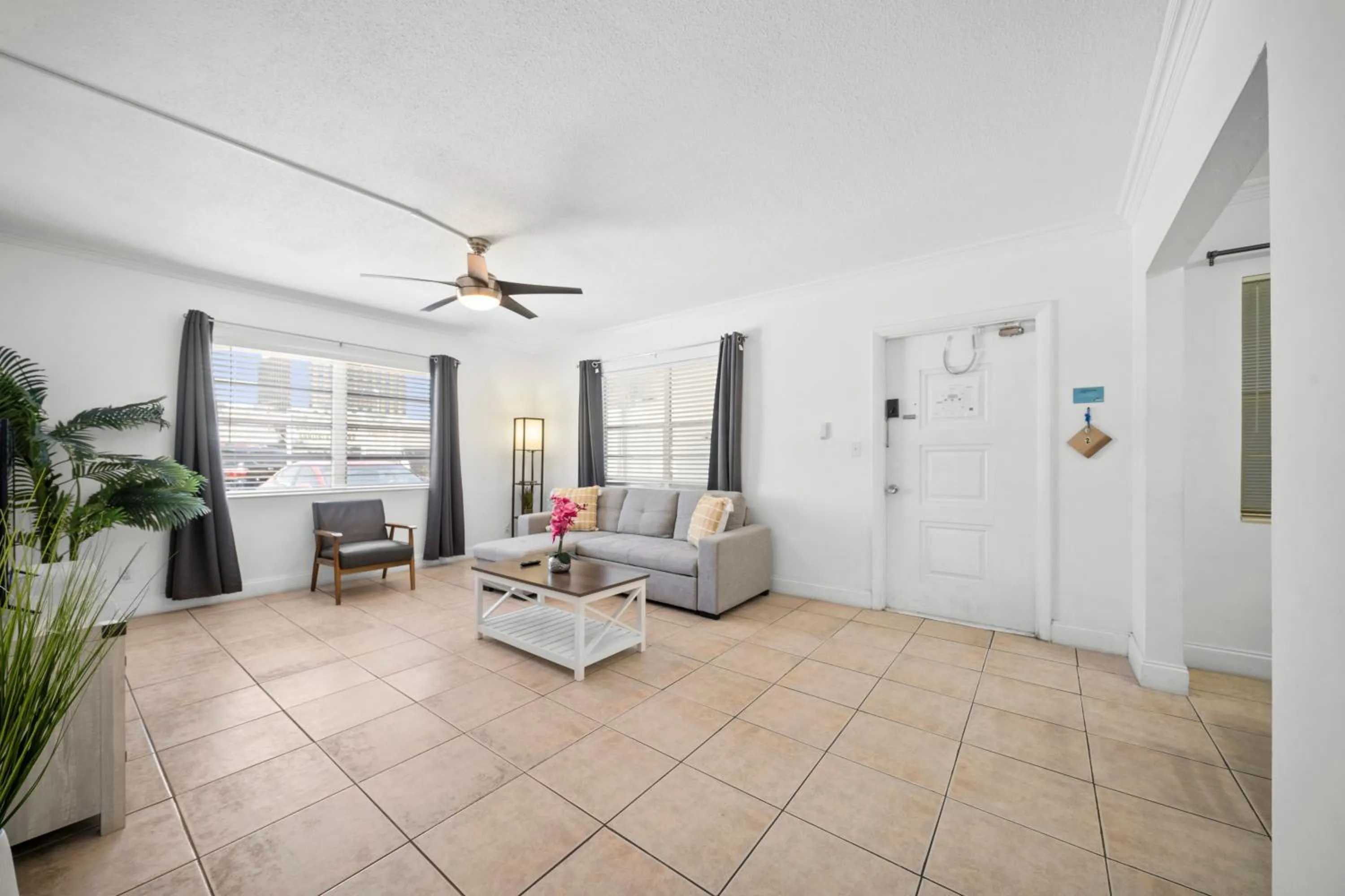 Bayview Regency Apartments By Lowkl