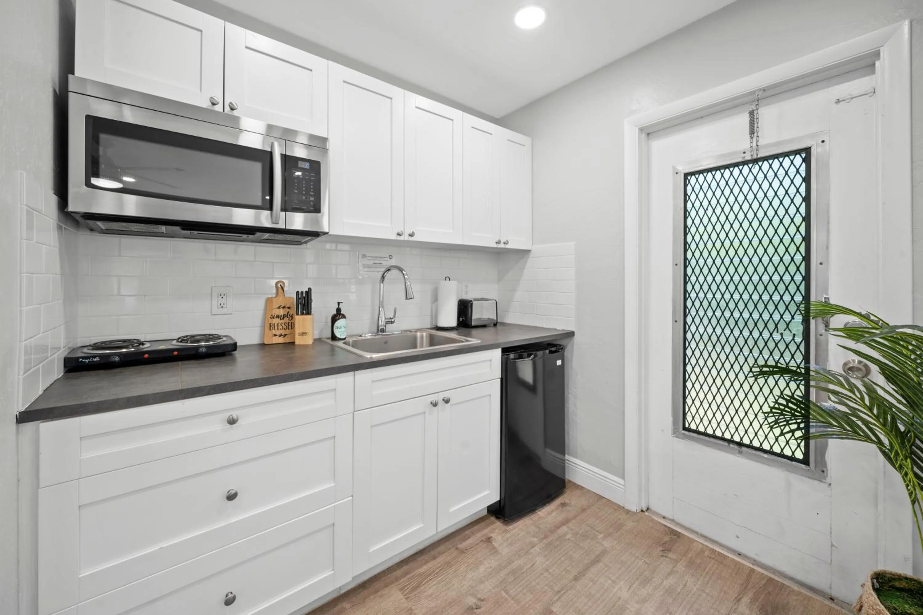 Bayview Regency Apartments By Lowkl