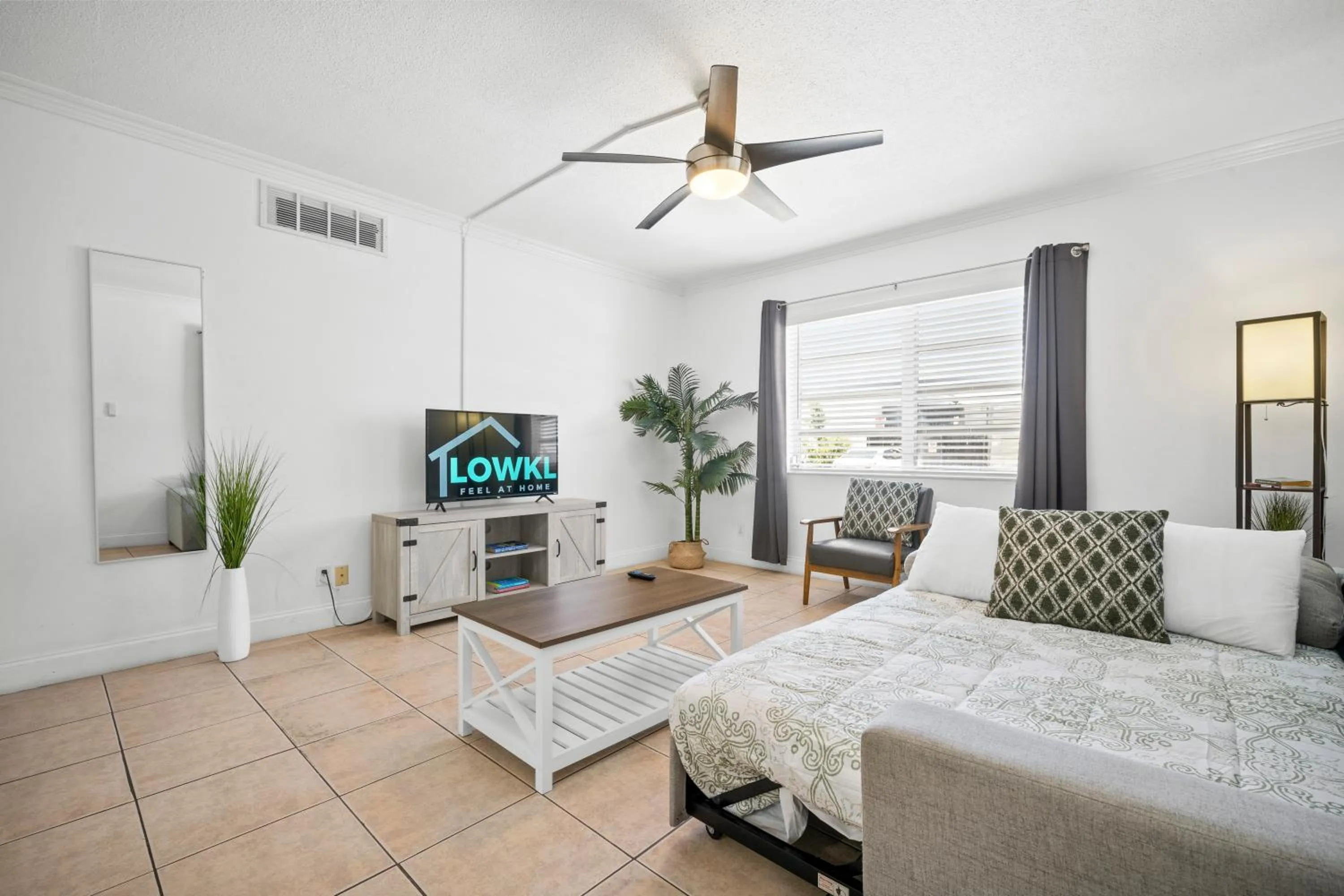 Bayview Regency Apartments By Lowkl