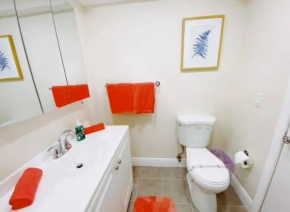 Toilet in Bayview Regency Apartments By Lowkl