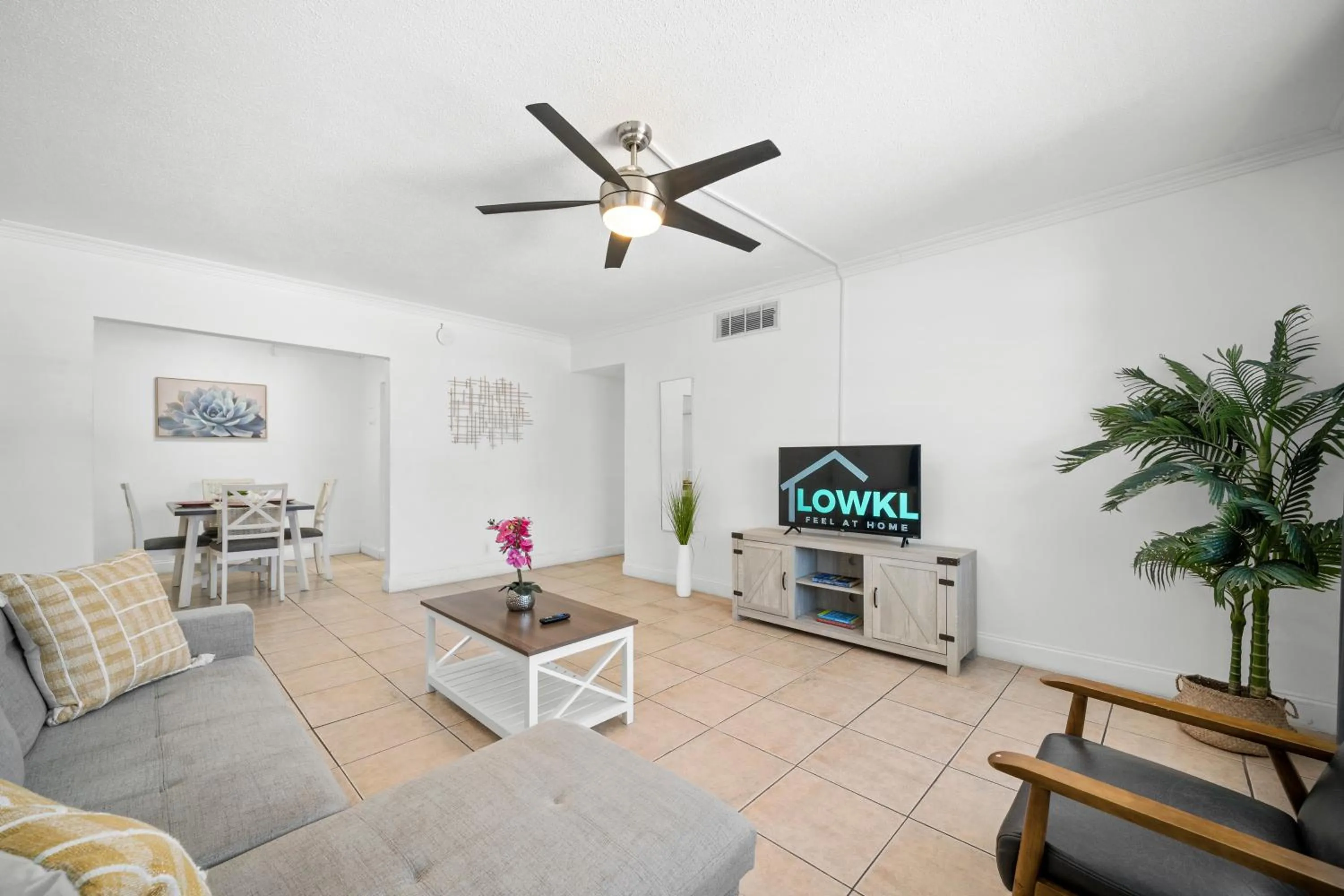 Bayview Regency Apartments By Lowkl